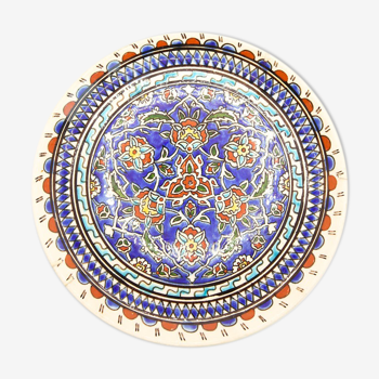 Turkish plate of Kutahya with floral and ethnic motifs