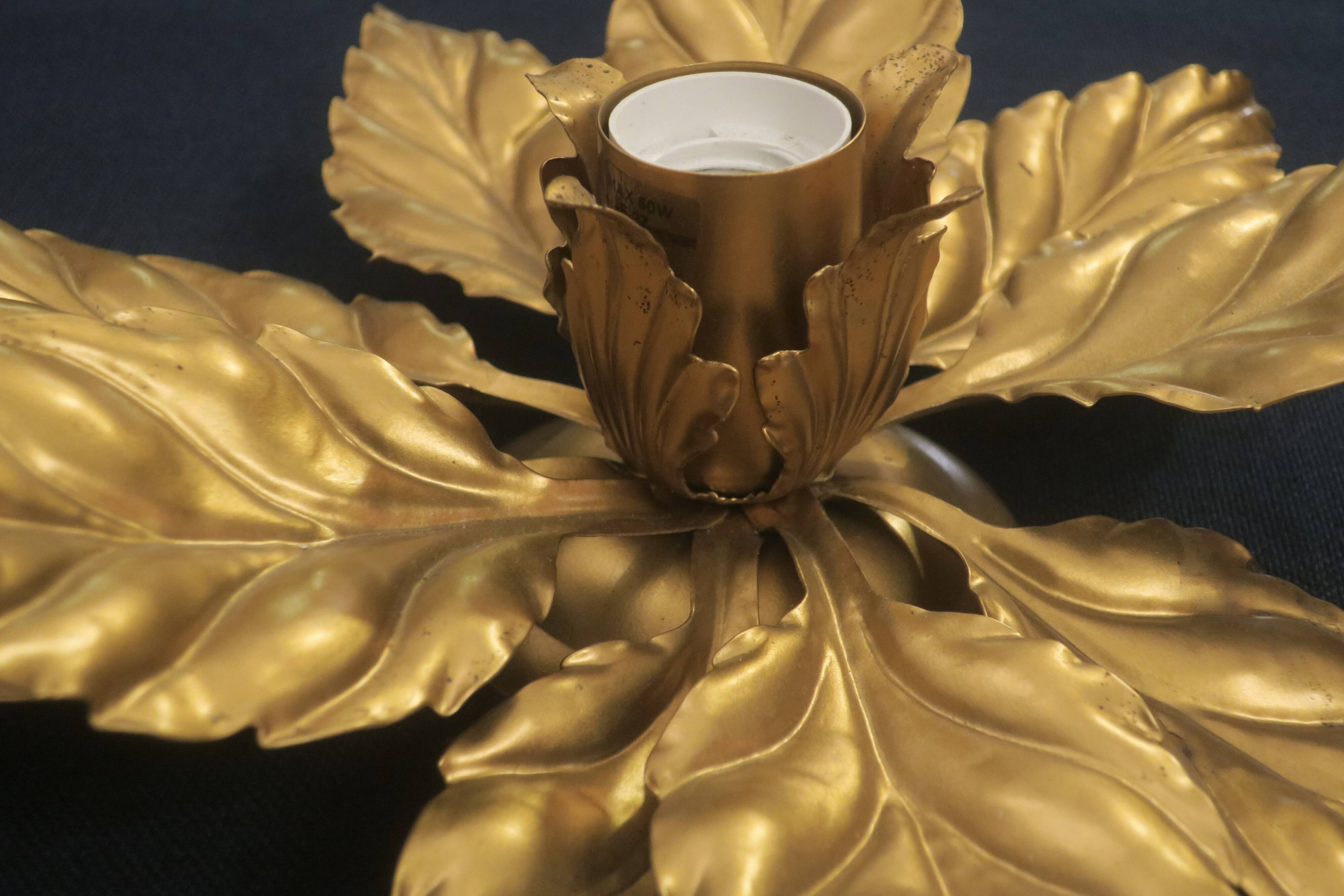 Plafonnier florentin en métal doré du milieu du siècle par Hans Kögl, années 1960