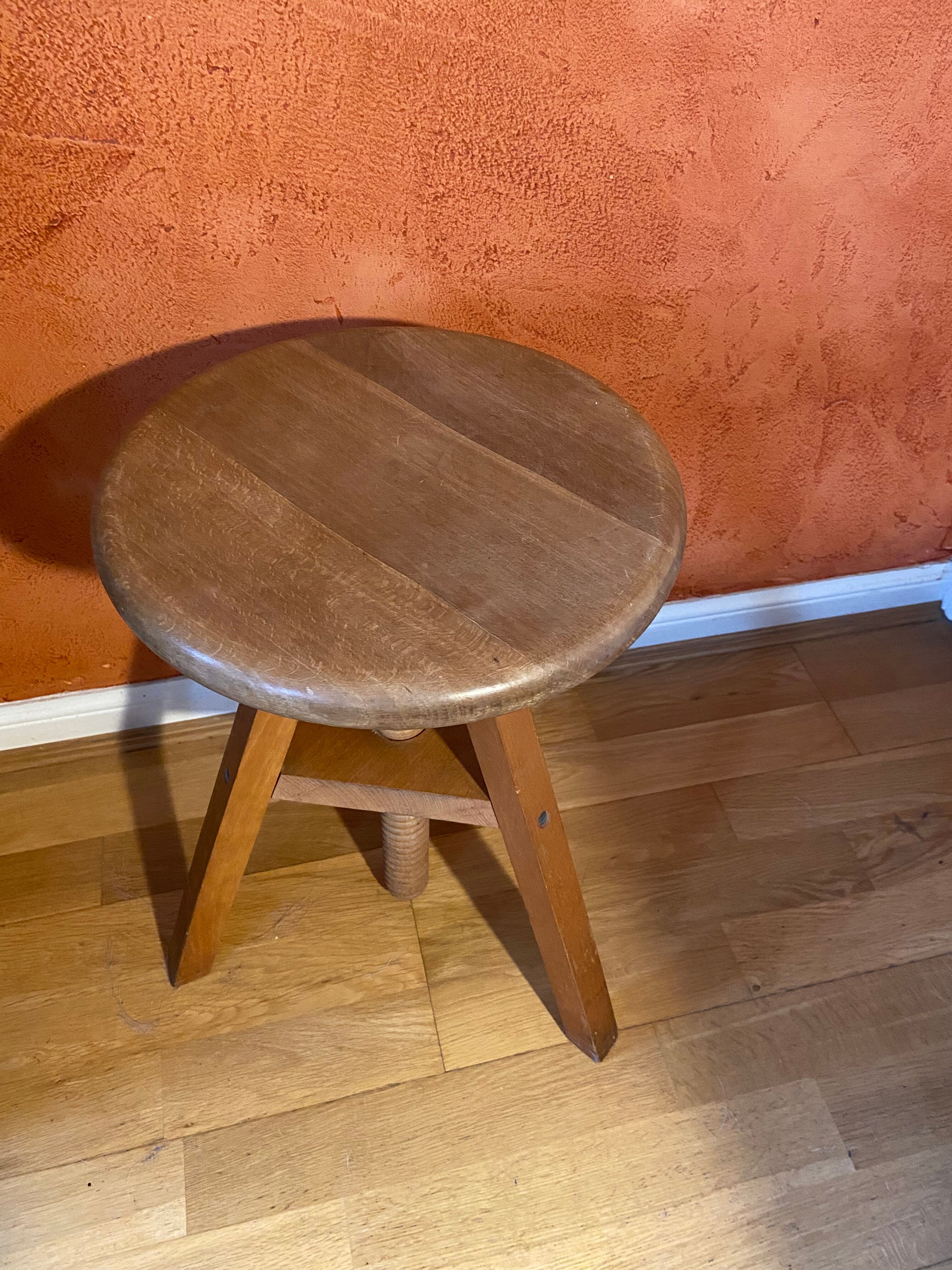 Watchmaker's tripod screw stool