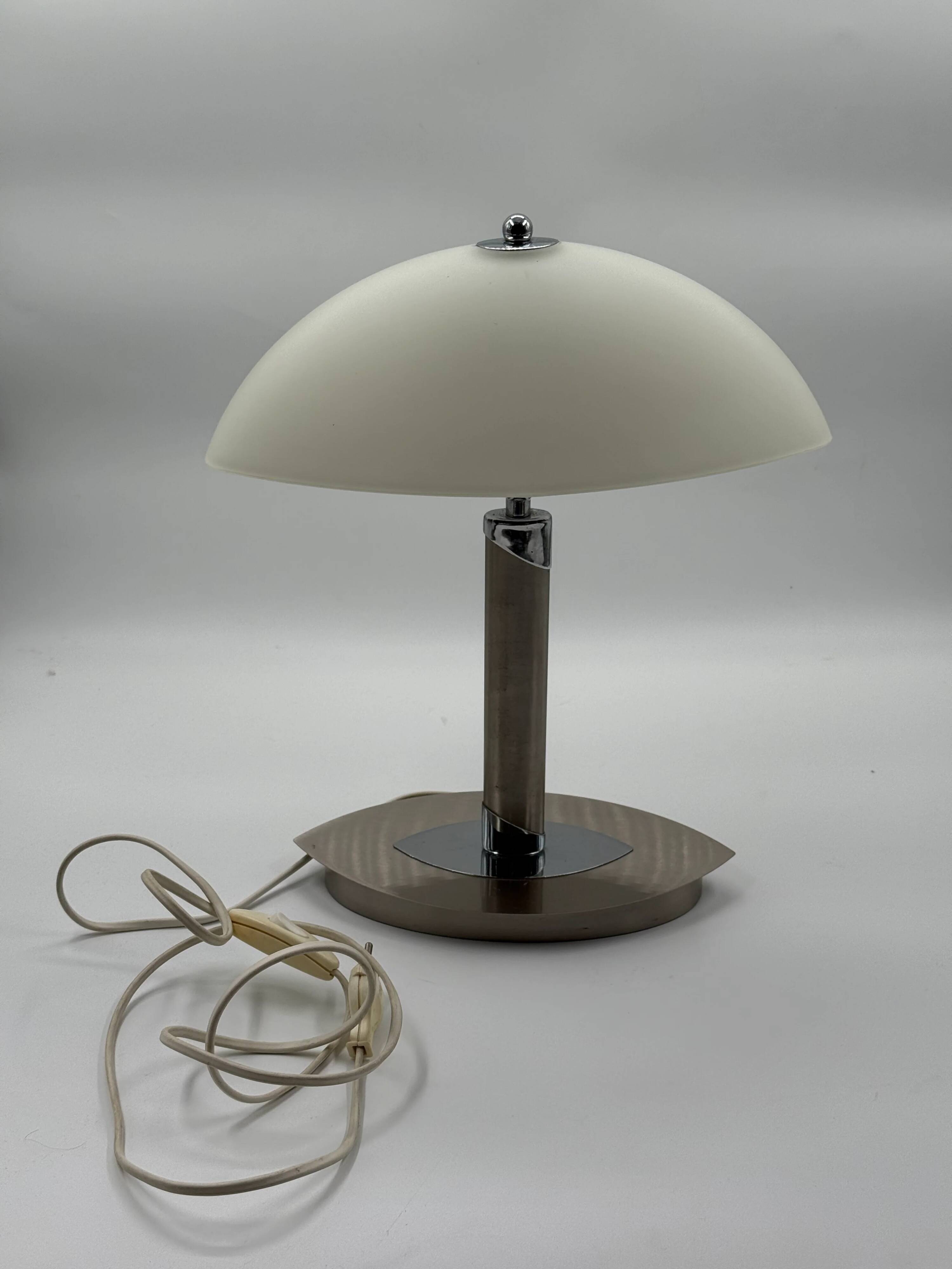 Lampe à dôme en opaline et acier Mid-Century