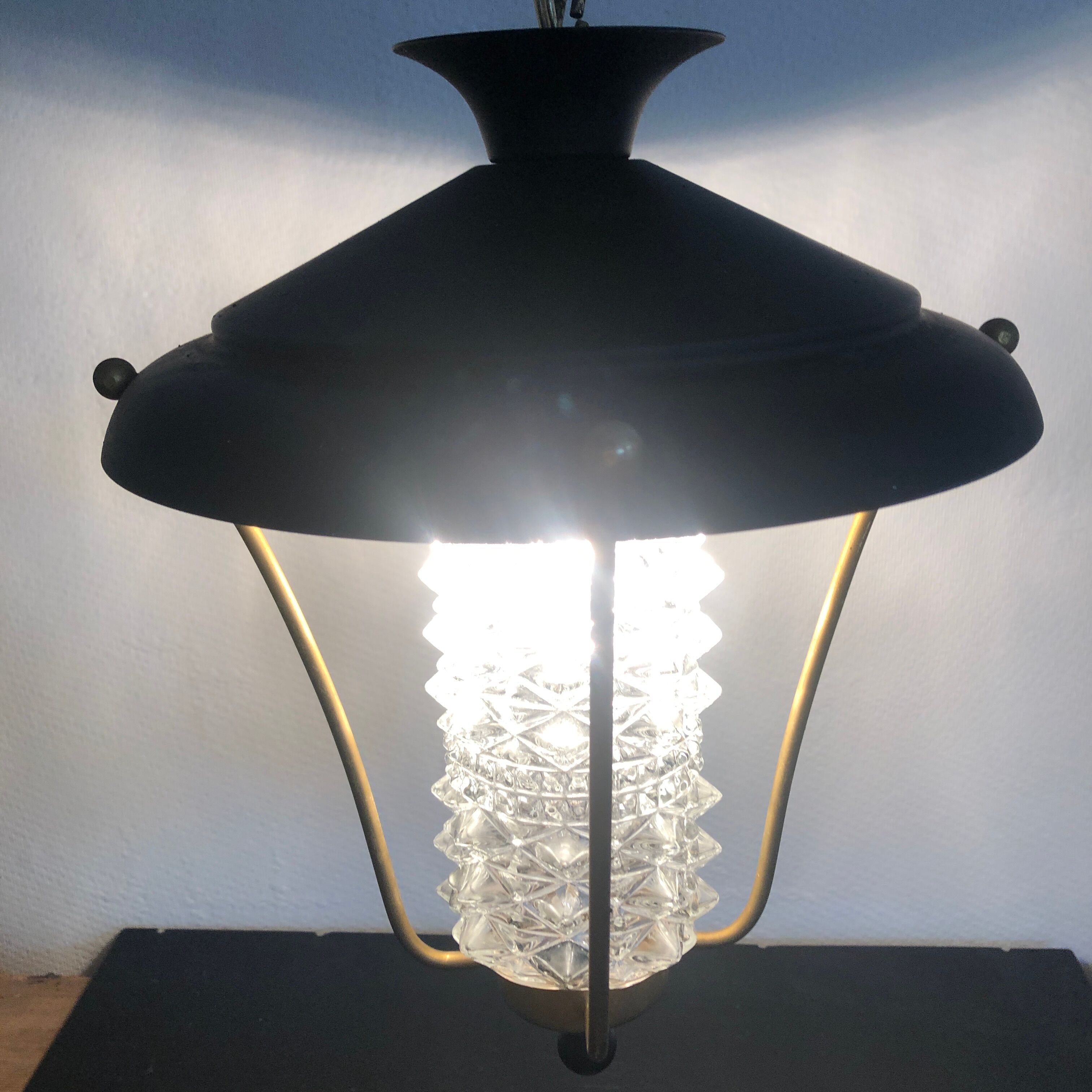 Lantern suspension