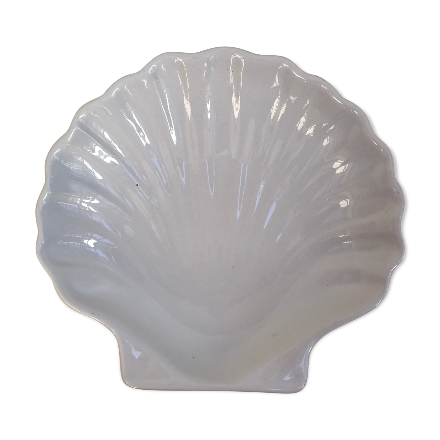 White dish with scallops by Emile Henry