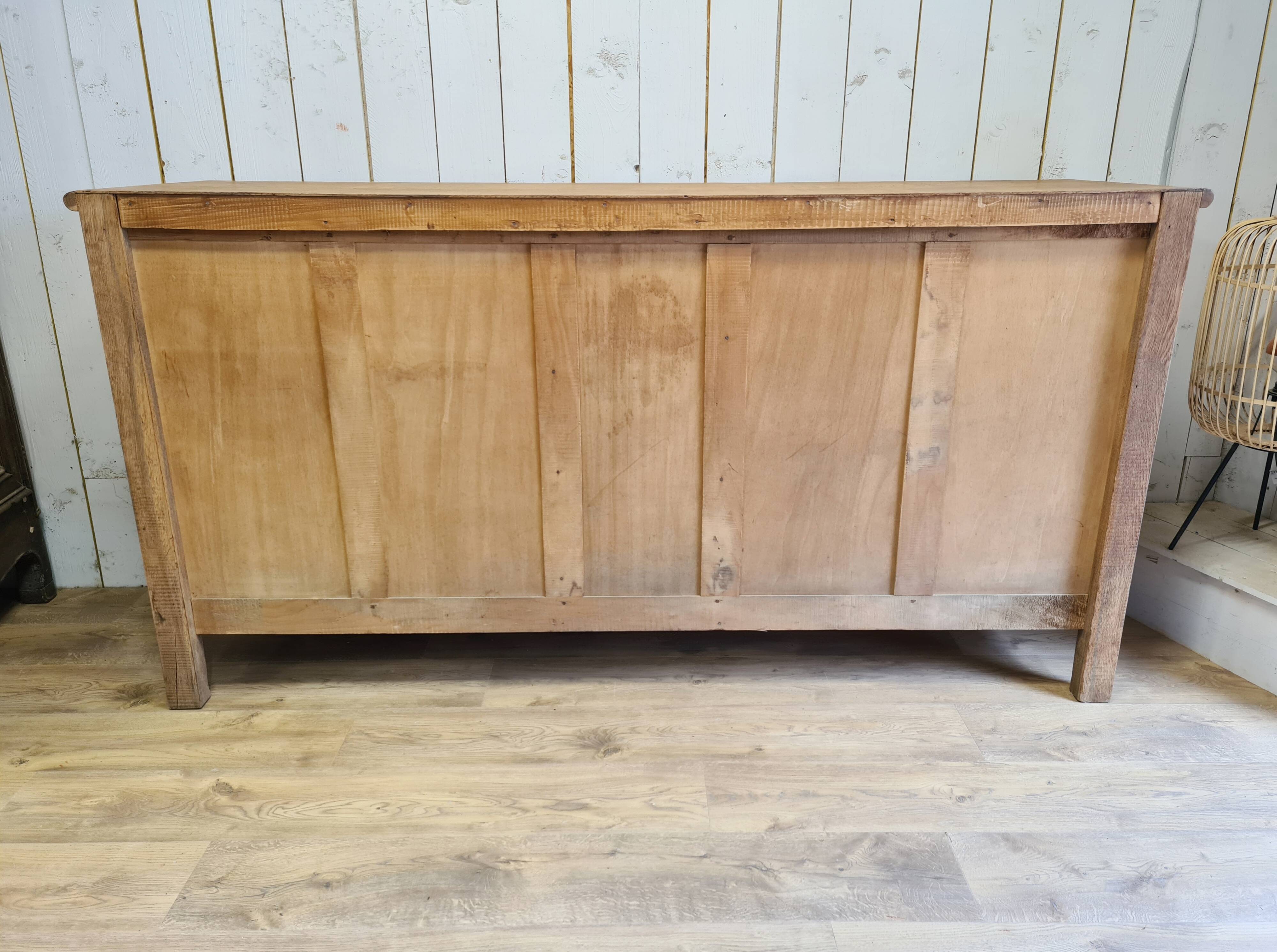 Enfilade brutalist style 40s renovated in raw wood
