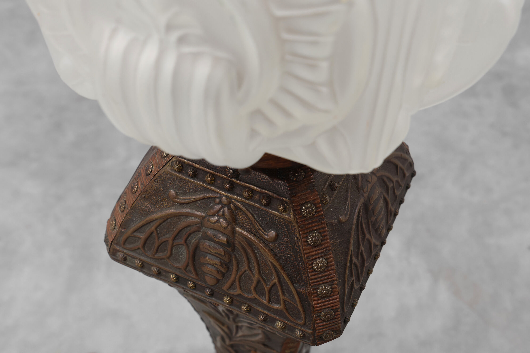 Art Nouveau floorlamp in hammered copper with frosted glass hood, Belgium
