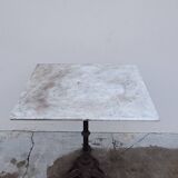Bistro pedestal table in marble and cast iron lion paws