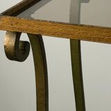 Porte revue bout de canapé doré en fer forgé dorés et plateau de verre 1950