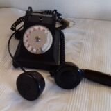 Black bakelite telephone