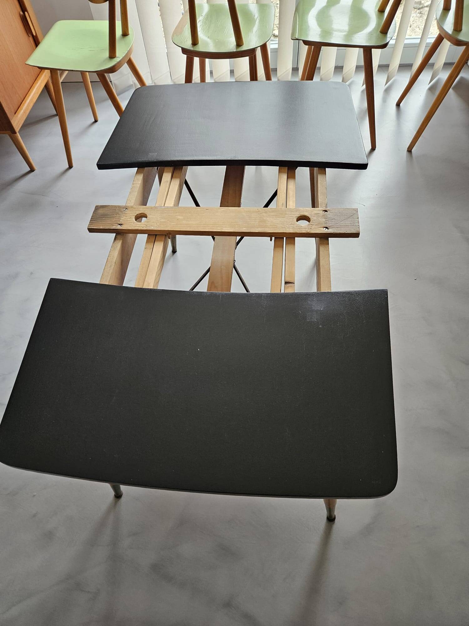 Polish table from the 1960s with 2 extensions and adjustable height (crank).