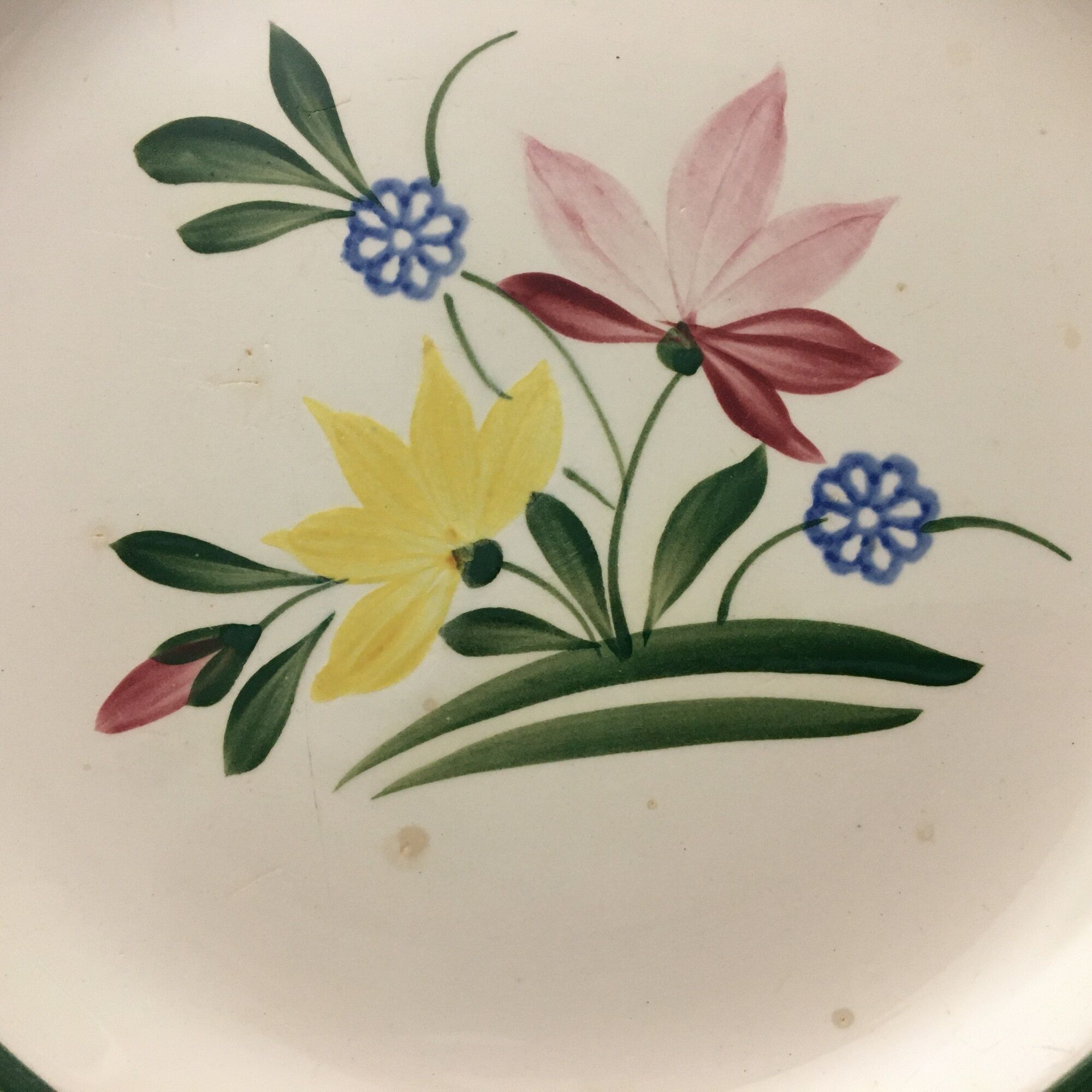 Round serving dish stamped "digoin sarreguemines" douglas model