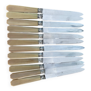 12 couteaux en galathite art déco