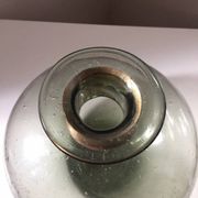 Vase boule vintage en verre bullé et laiton