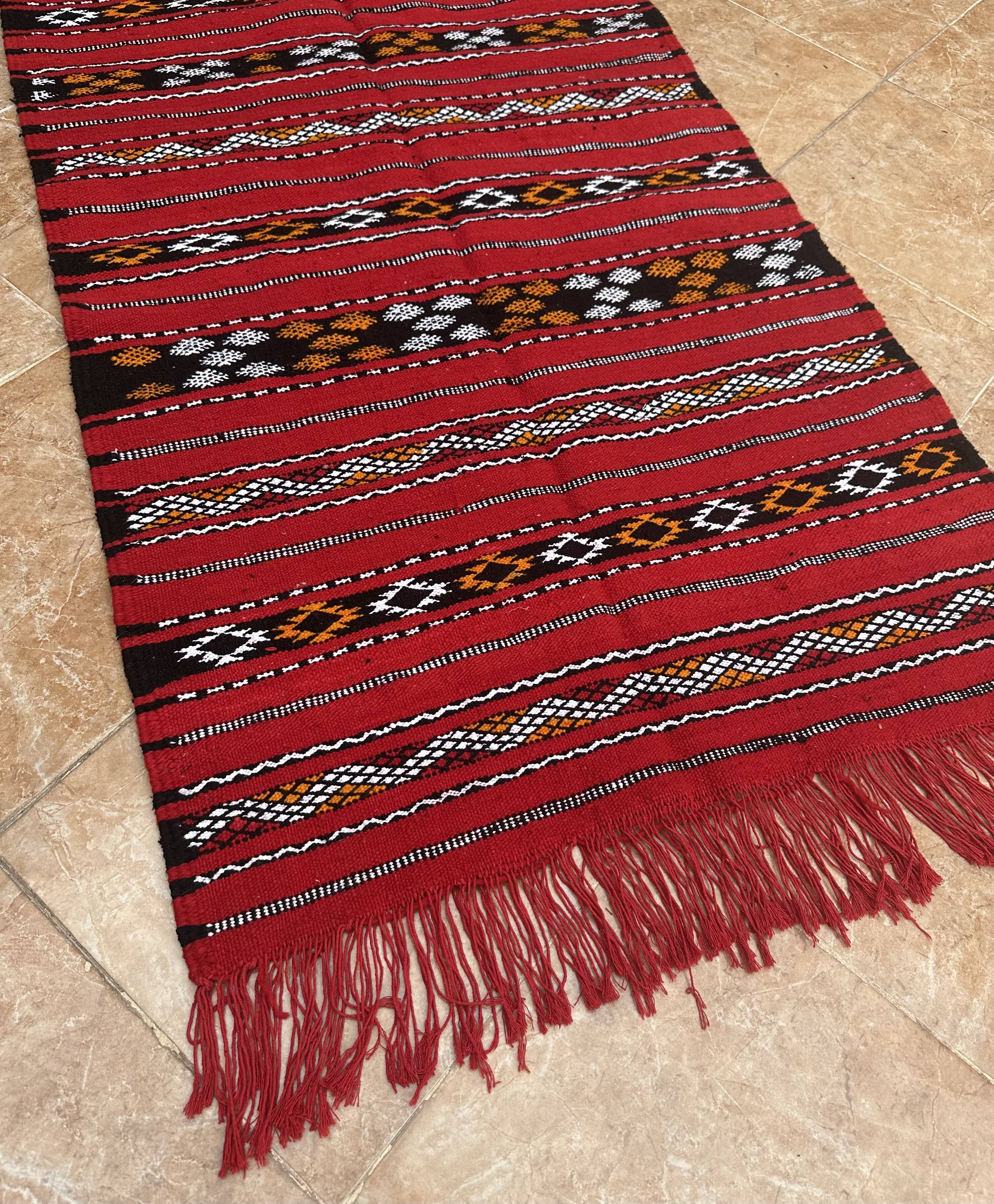 Moroccan Berber rug handwoven 100% organic wool from
