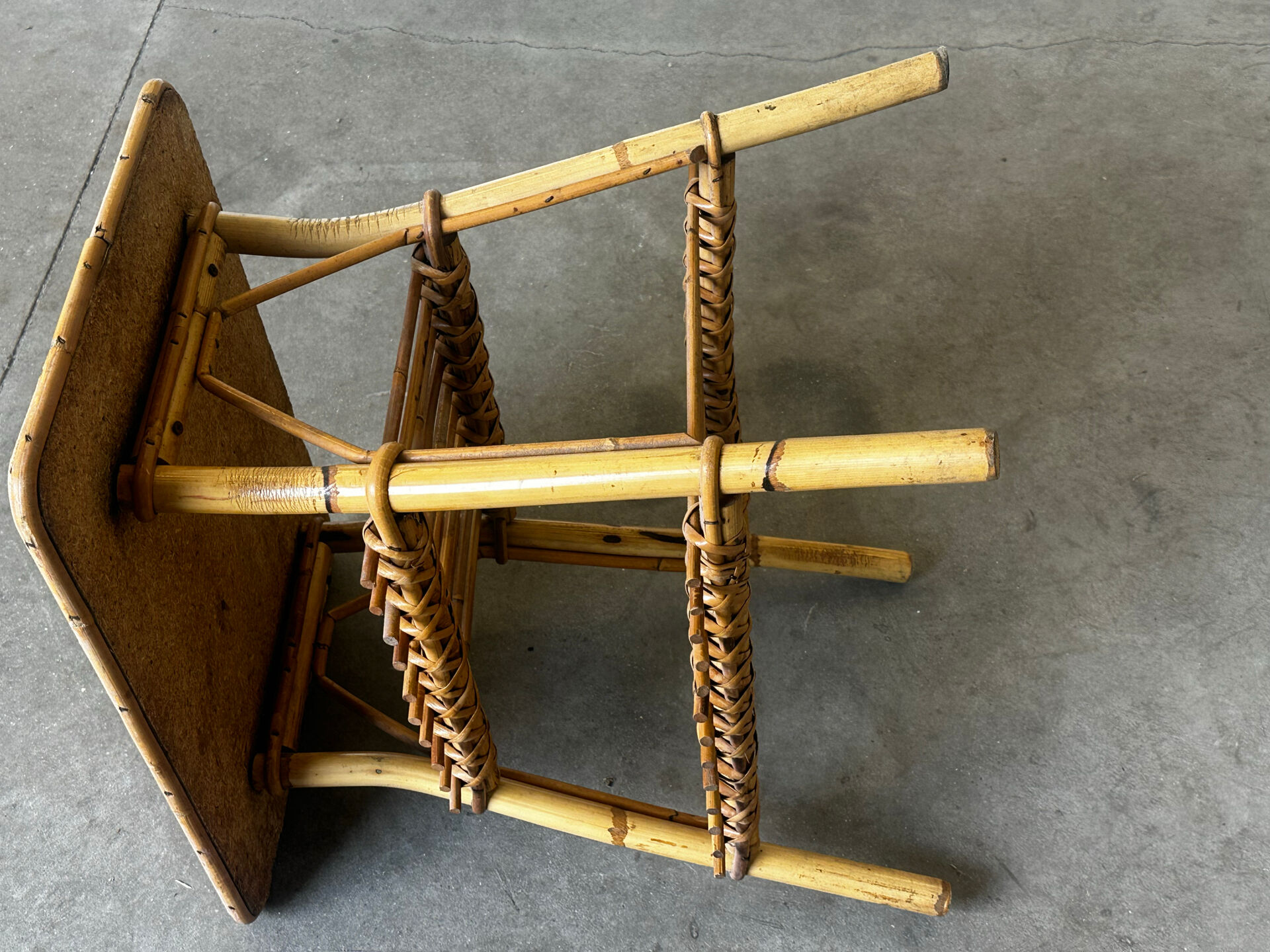 Bamboo and rattan side table with magazine rack – Years