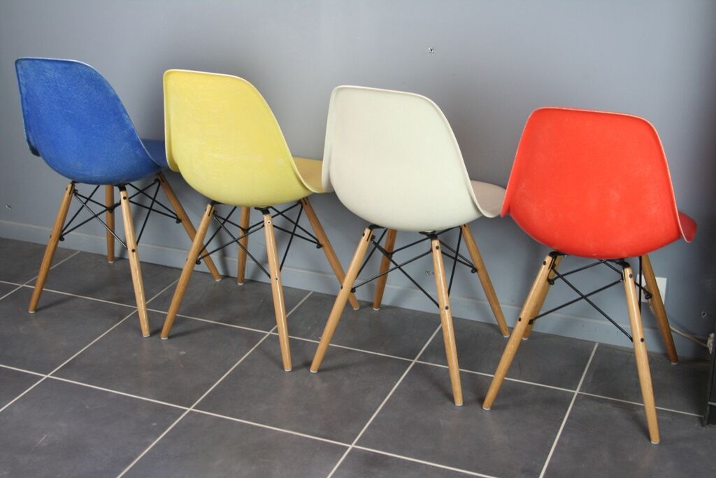 Set of 4 DSW Eames Herman Miller chairs