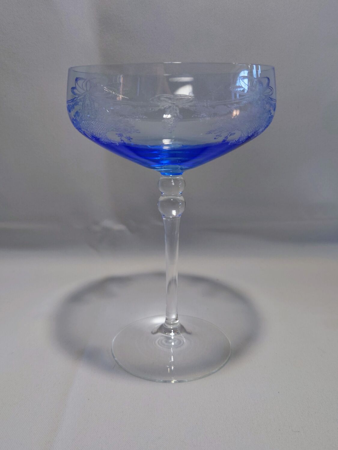 5 colored champagne glasses