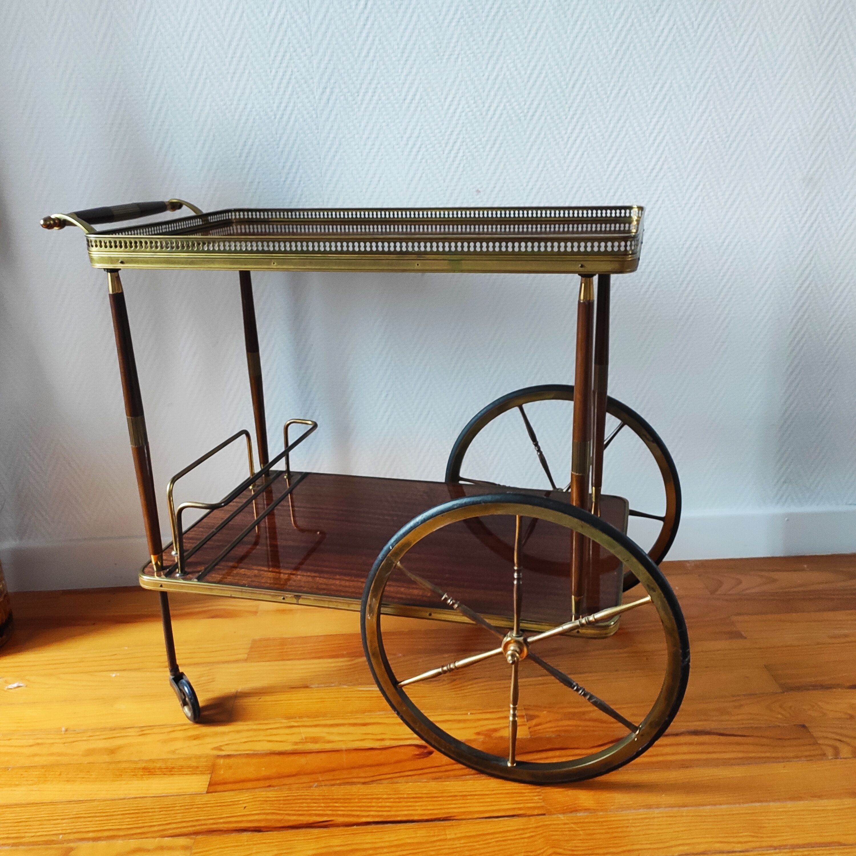 Rolling service or service trolley