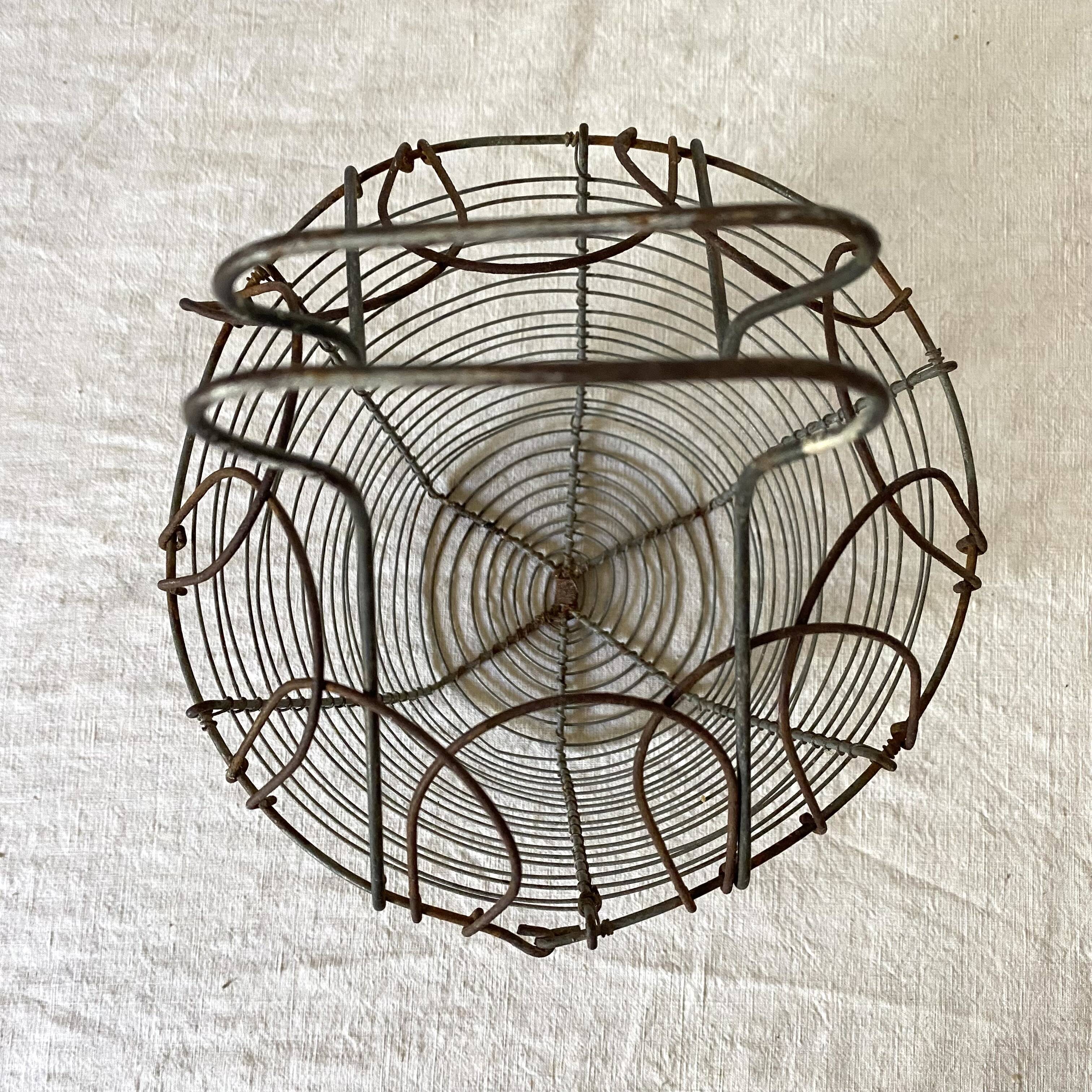 Metal salad basket