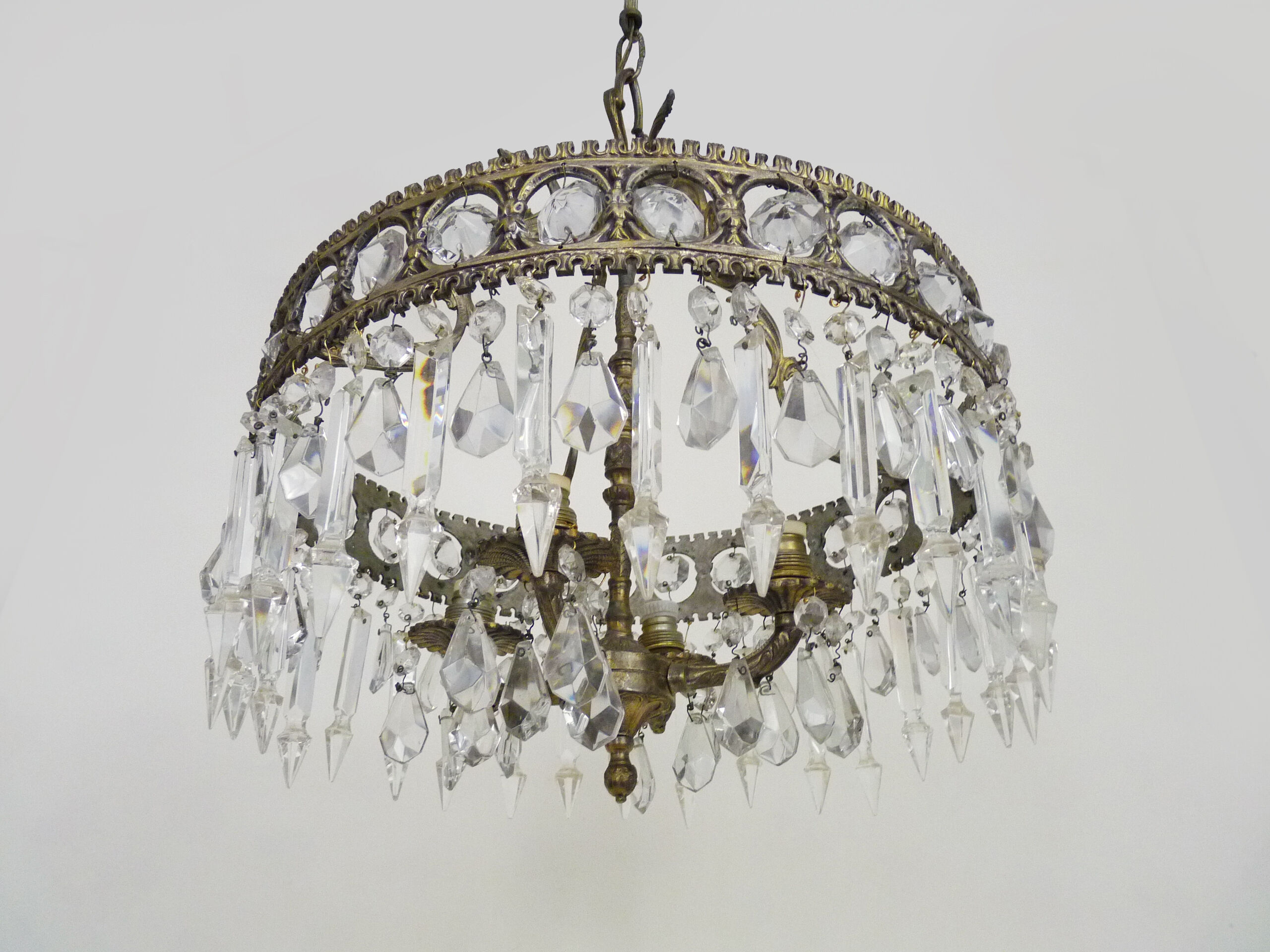 Old chandelier in bronze or silver brass, 4 lights, crystal grapevines. Year 60 70