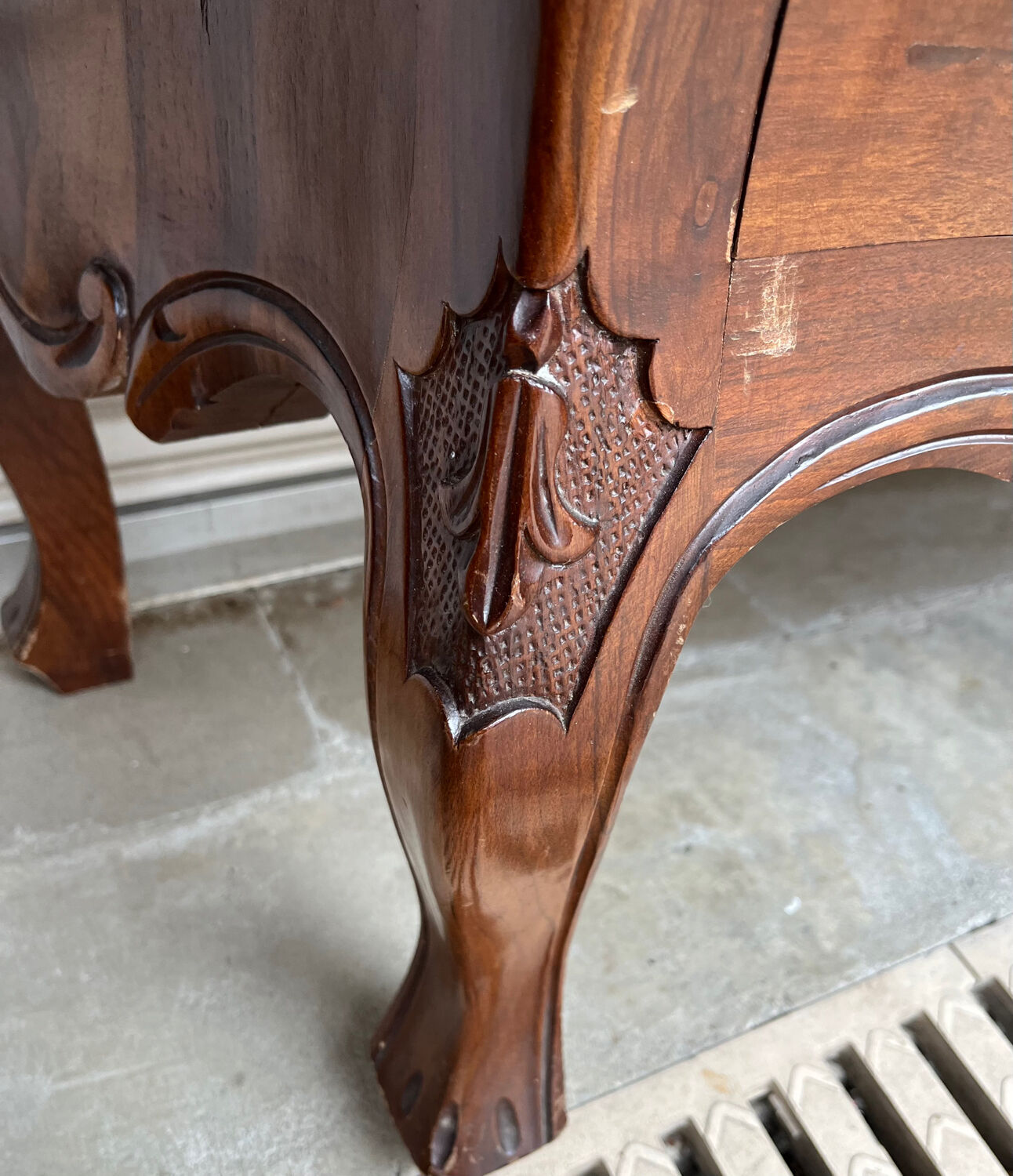 Bordeaux chest of drawers