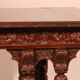 Table de milieu d'époque Renaissance en noyer