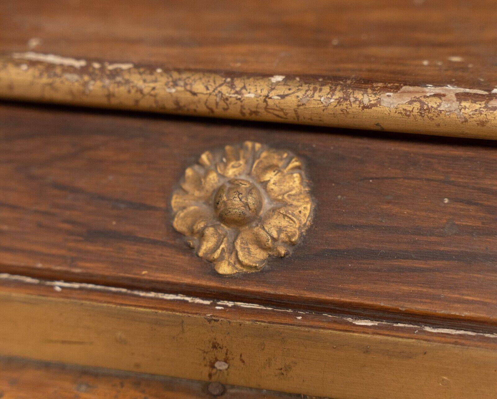 18th century tabernacle decorated with 2 columns and a sun on the facade