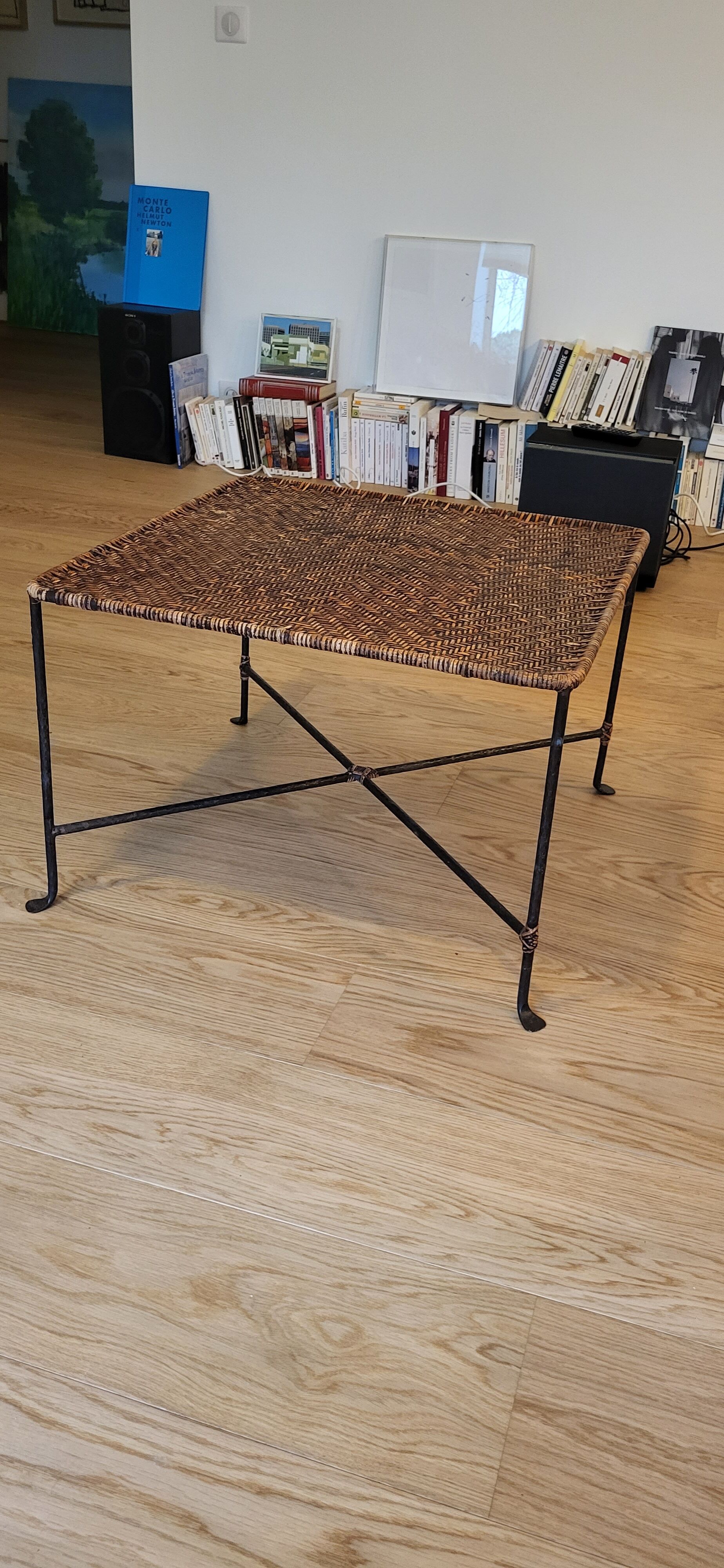 Coffee table in wrought iron and rattan