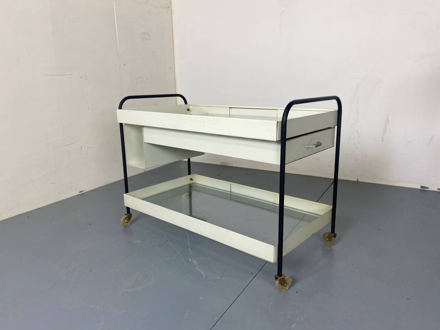 Mid-Century Modernist Pilastro Side Table Serving Trolley by Coen De Vries for Pilastro, 1950s