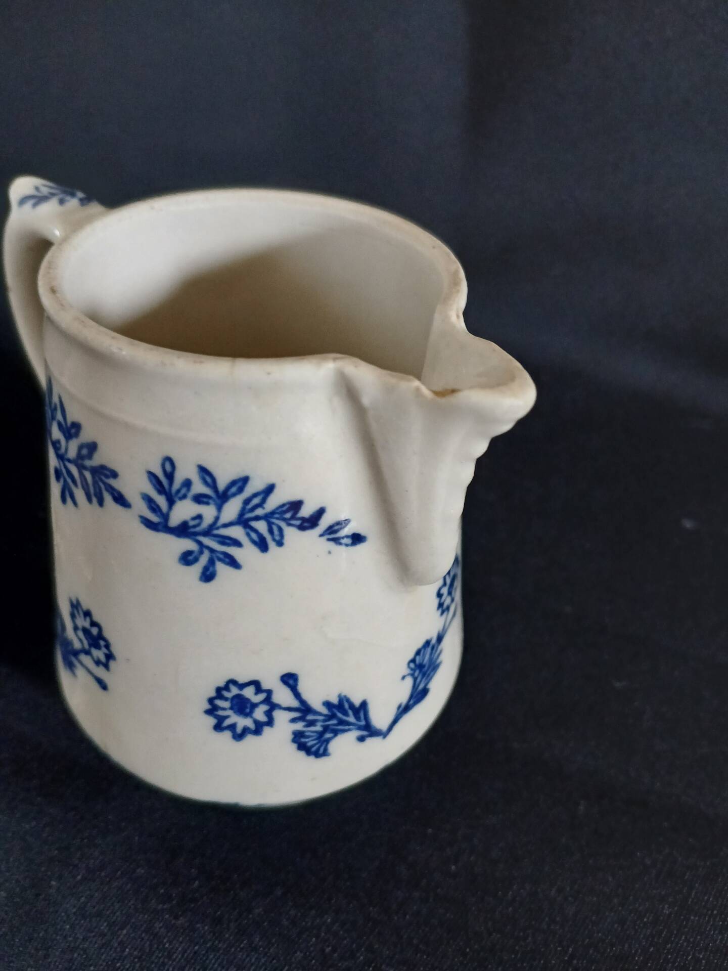 Small jug/milk pot in steel clay