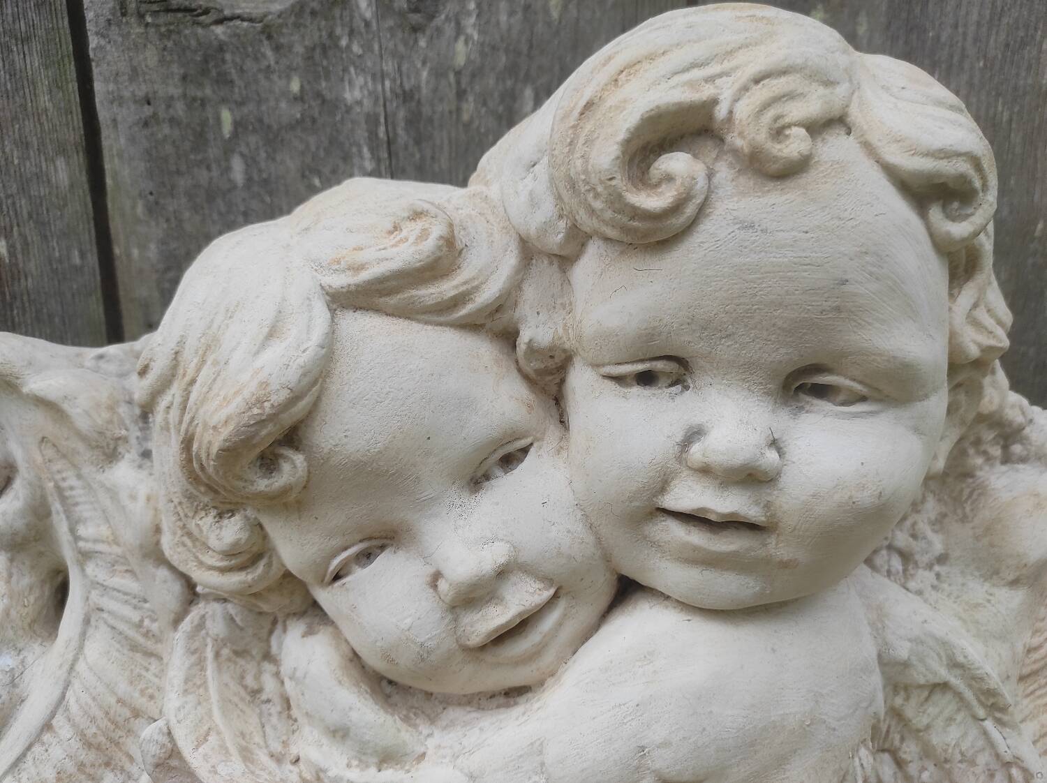 Stucco decoration depicting angels