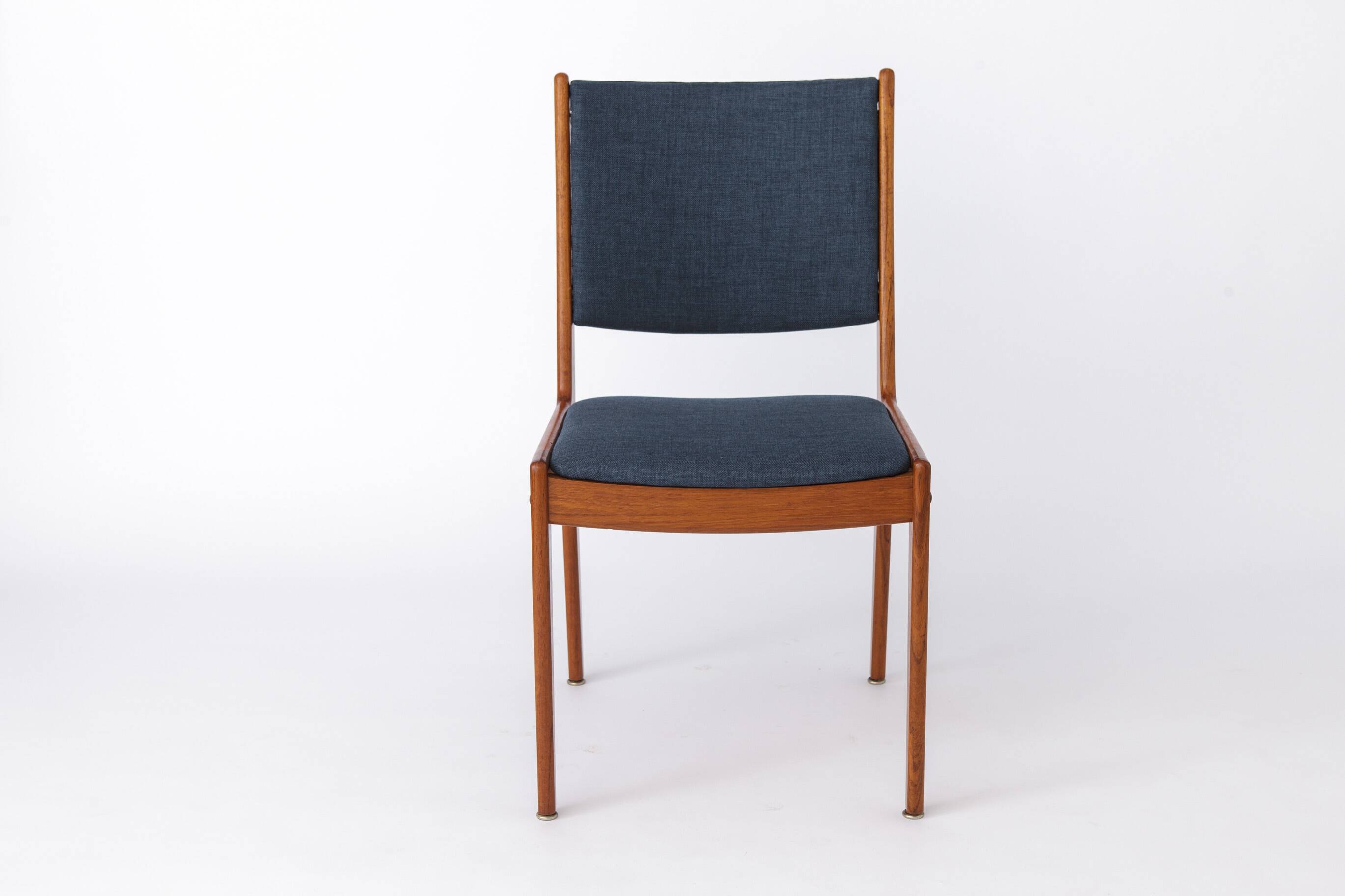 1 of 2 Danish Teak wood Chairs by Johannes Andersen Uldum Møbelfabrik 1960s