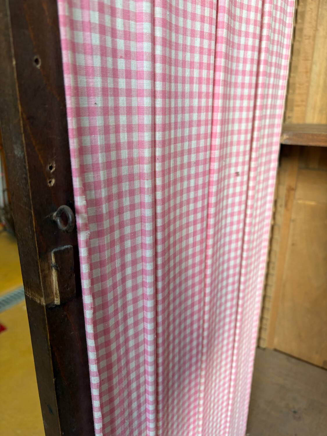 Ancienne Armoire parisienne vitrée en bois