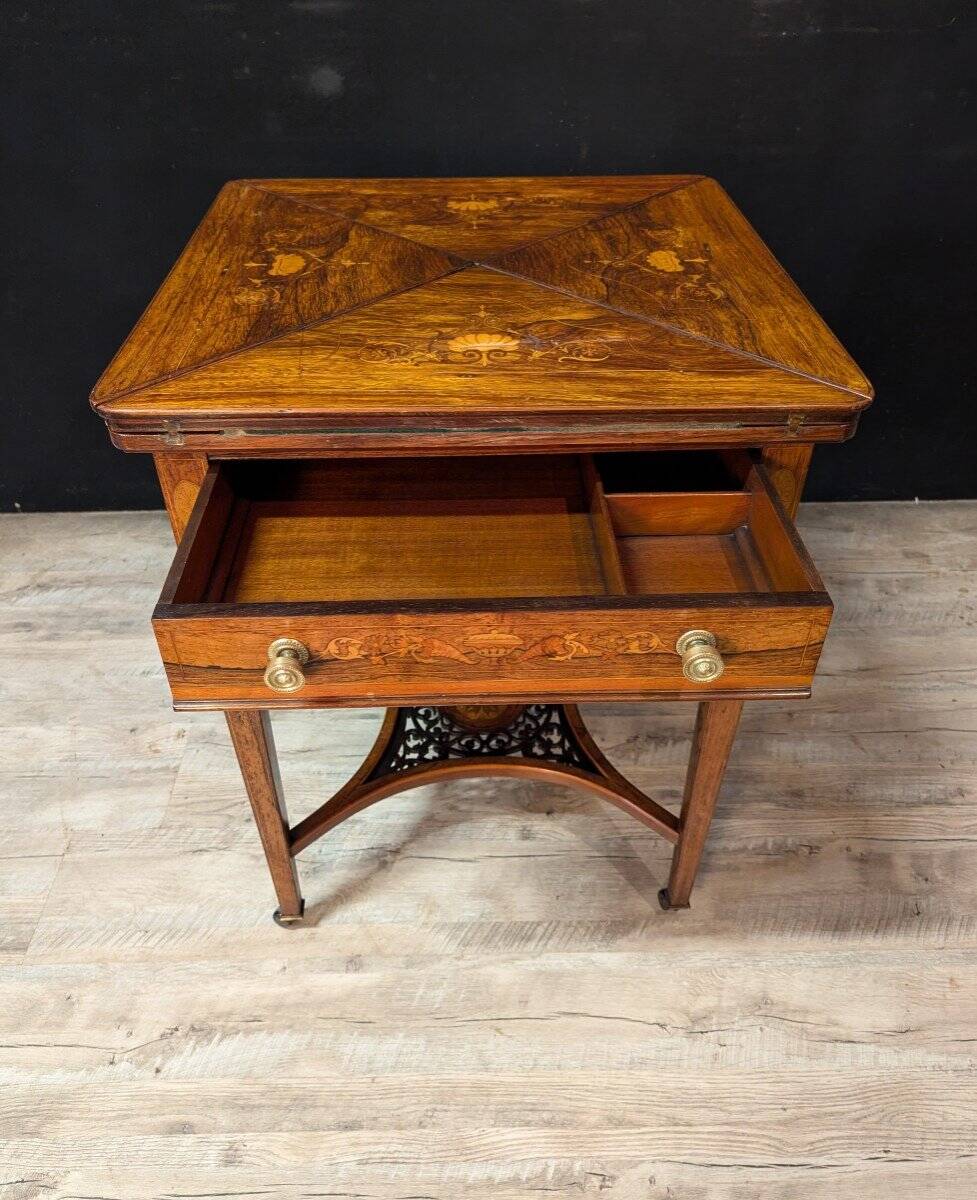 Table à jeux mouchoir asiatique