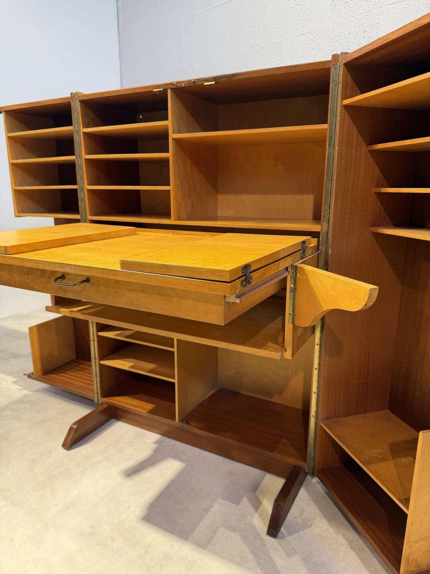 Ernst mummenthaler & otto meier office "magic box" or trunk office