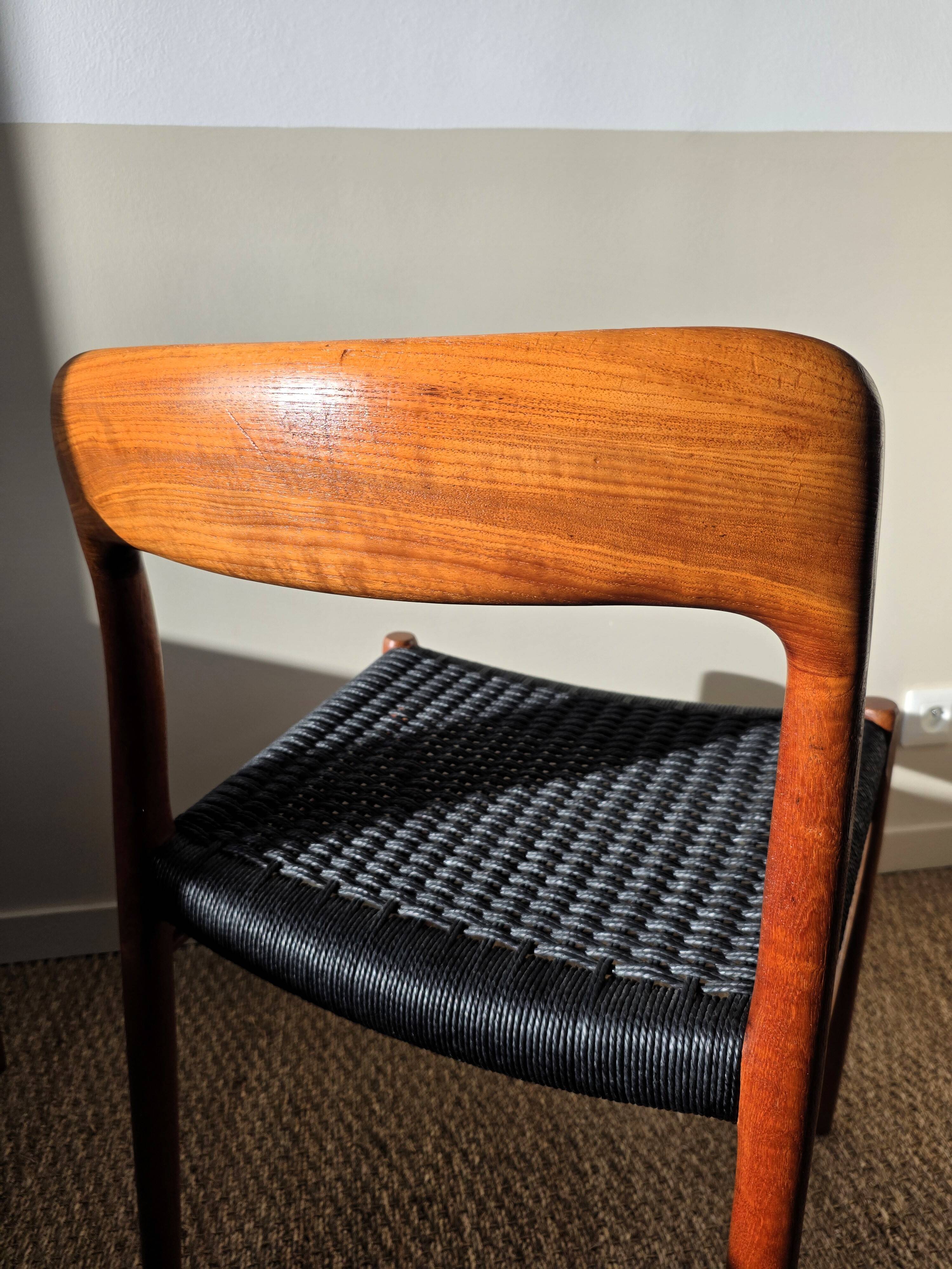 Paire de chaises Niels O. Møller modèle 75 – teck & cordage noir refait