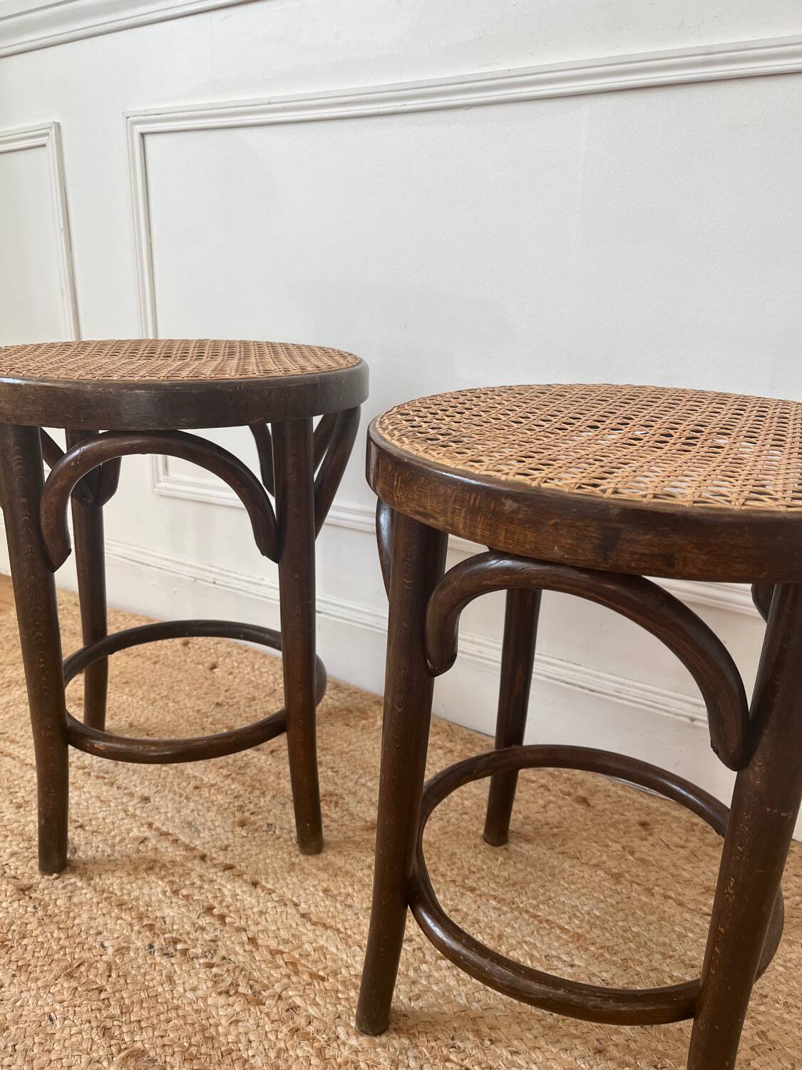 Paire de tabourets viennois bois courbe et cannage années 50