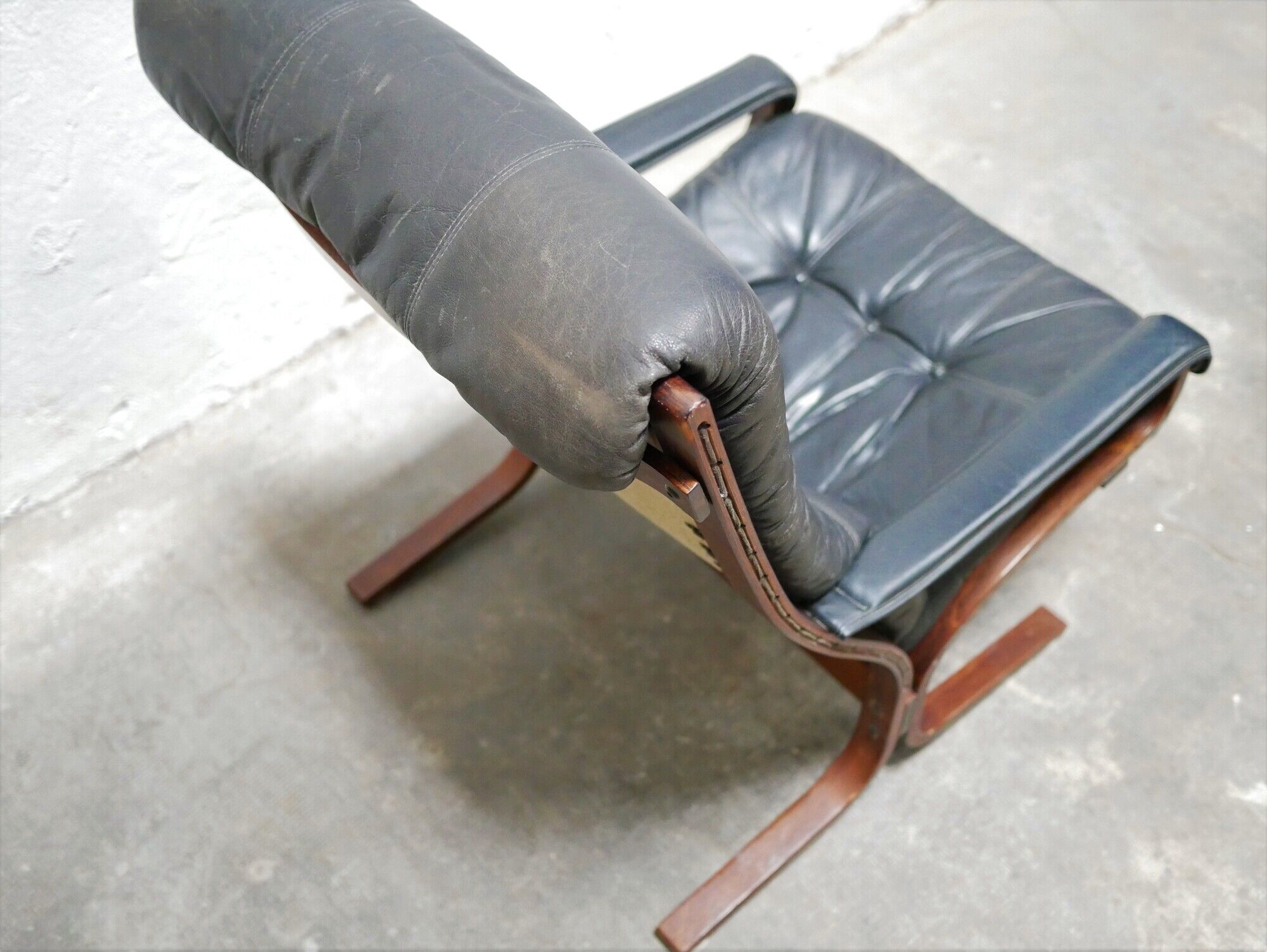 Siesta Scandinavian armchair in black leather by Ingmar Relling for Westnofa editions