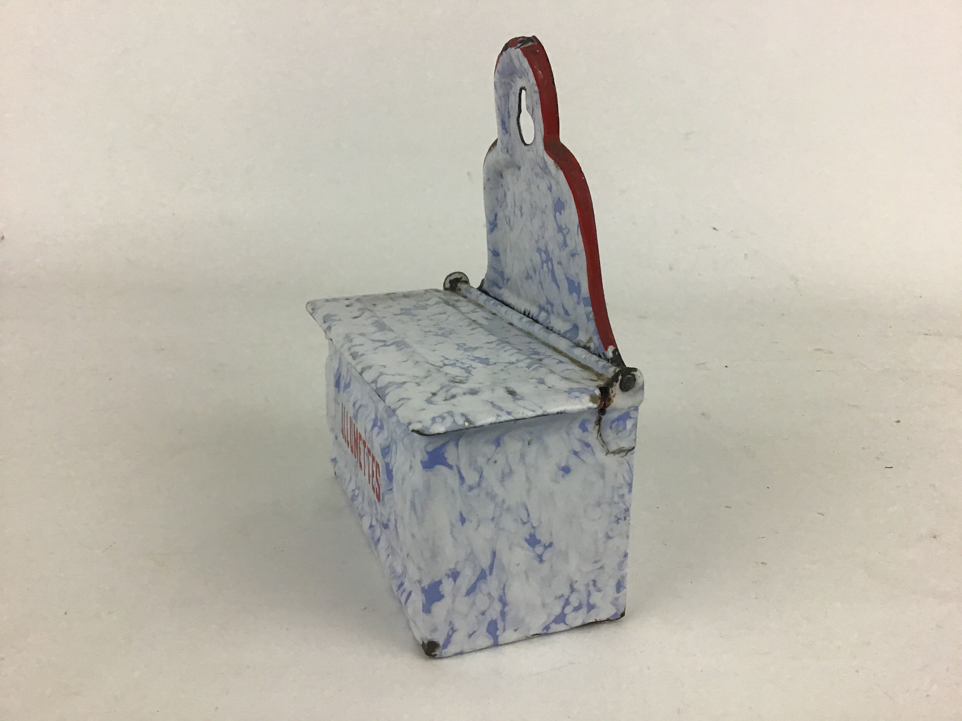 Boxe matches in sheet metal emaillee