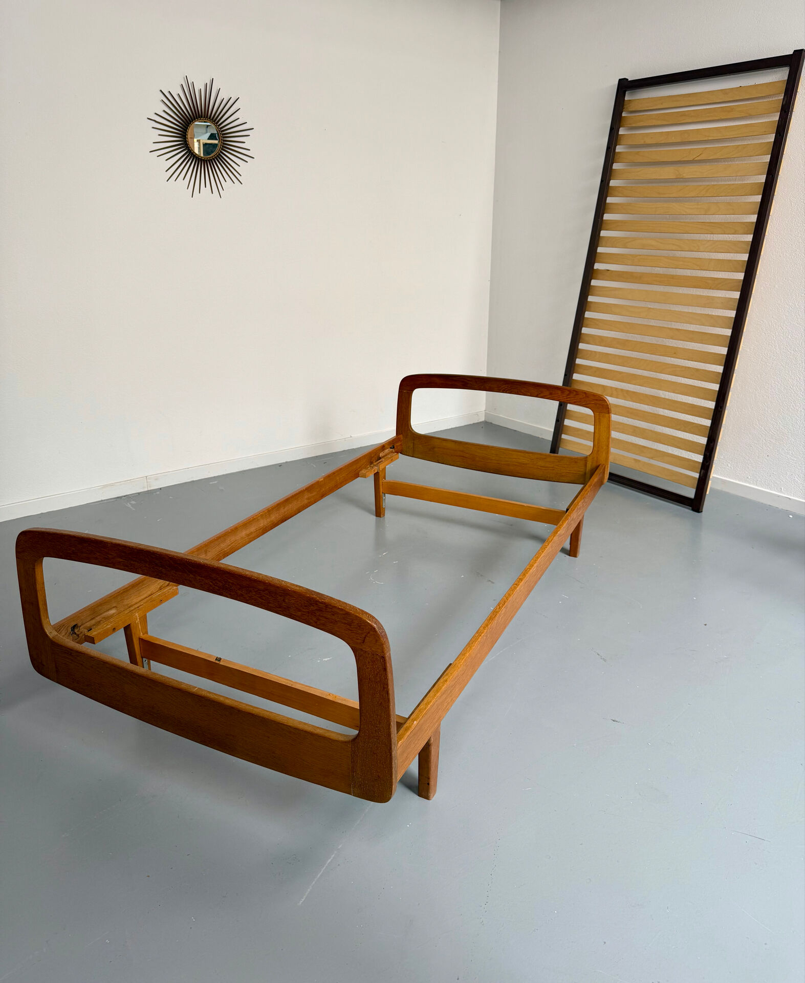 Ancien Lit daybed design Jacques Hauville pour BEMA 1950