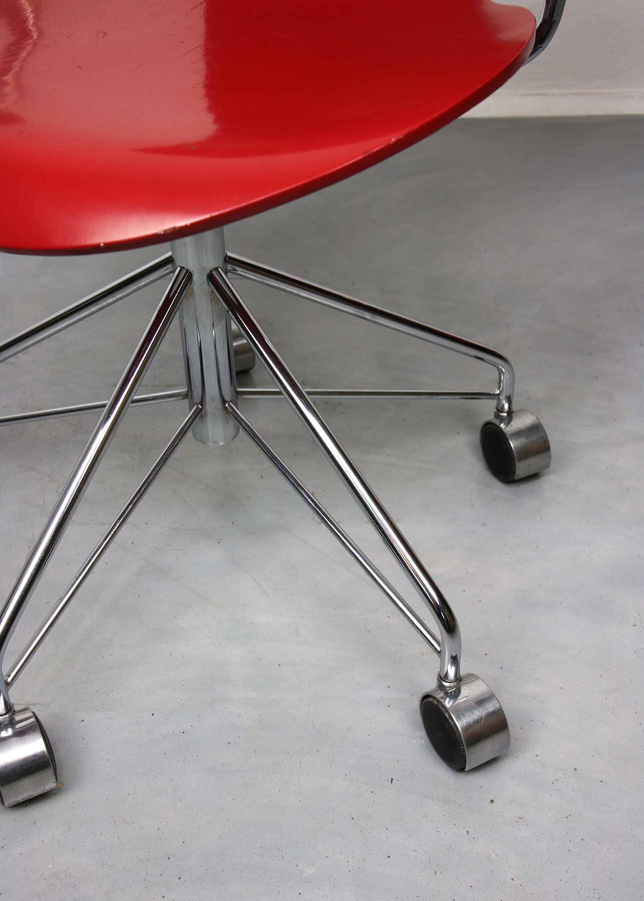Chaise modèle 3217 Red Swivel par Arne Jacobsen pour Fritz Hansen