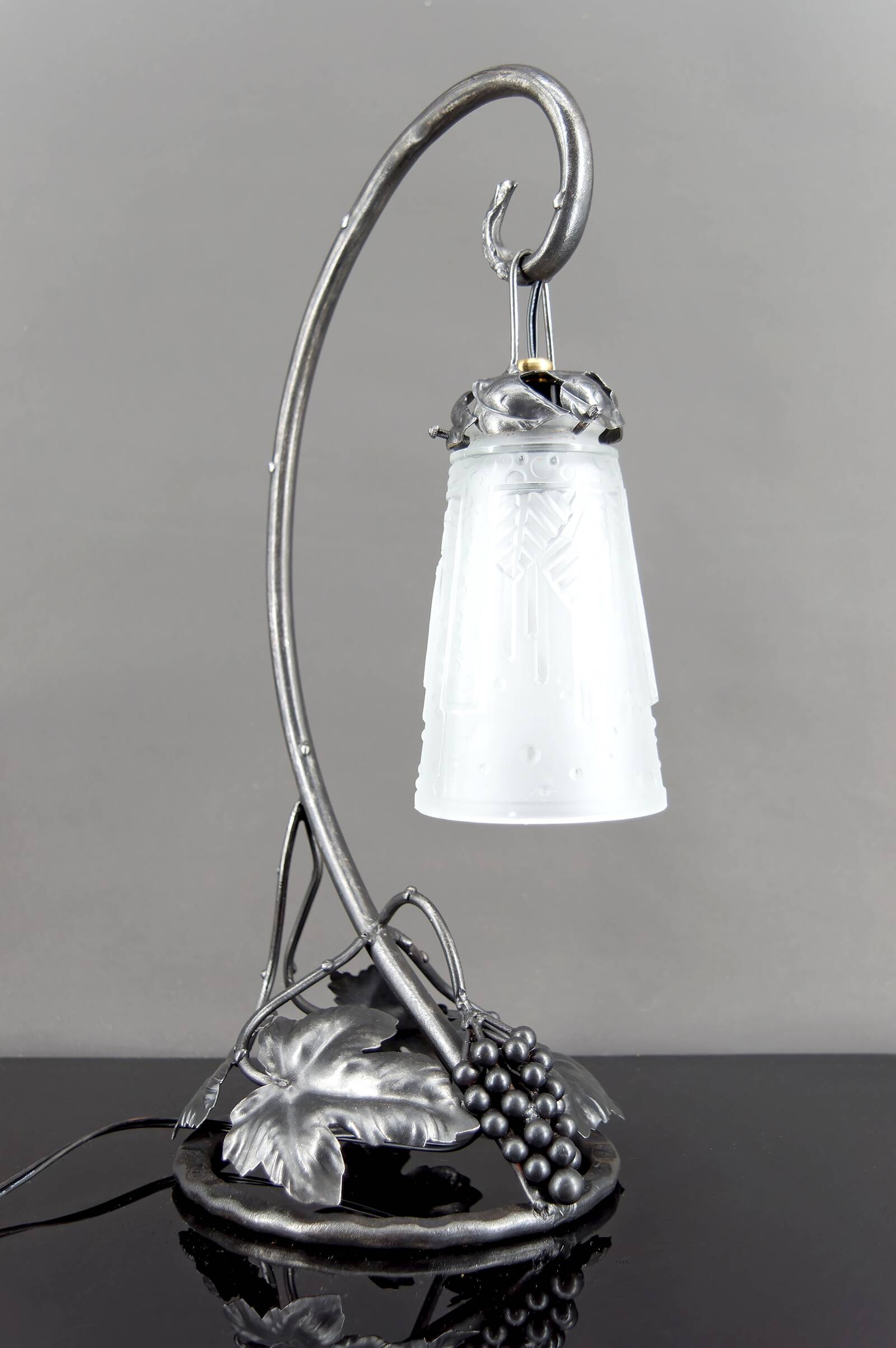 Wrought Iron Lamp, "Vine", Muller Frères Lunéville, Art Deco, c. 1930