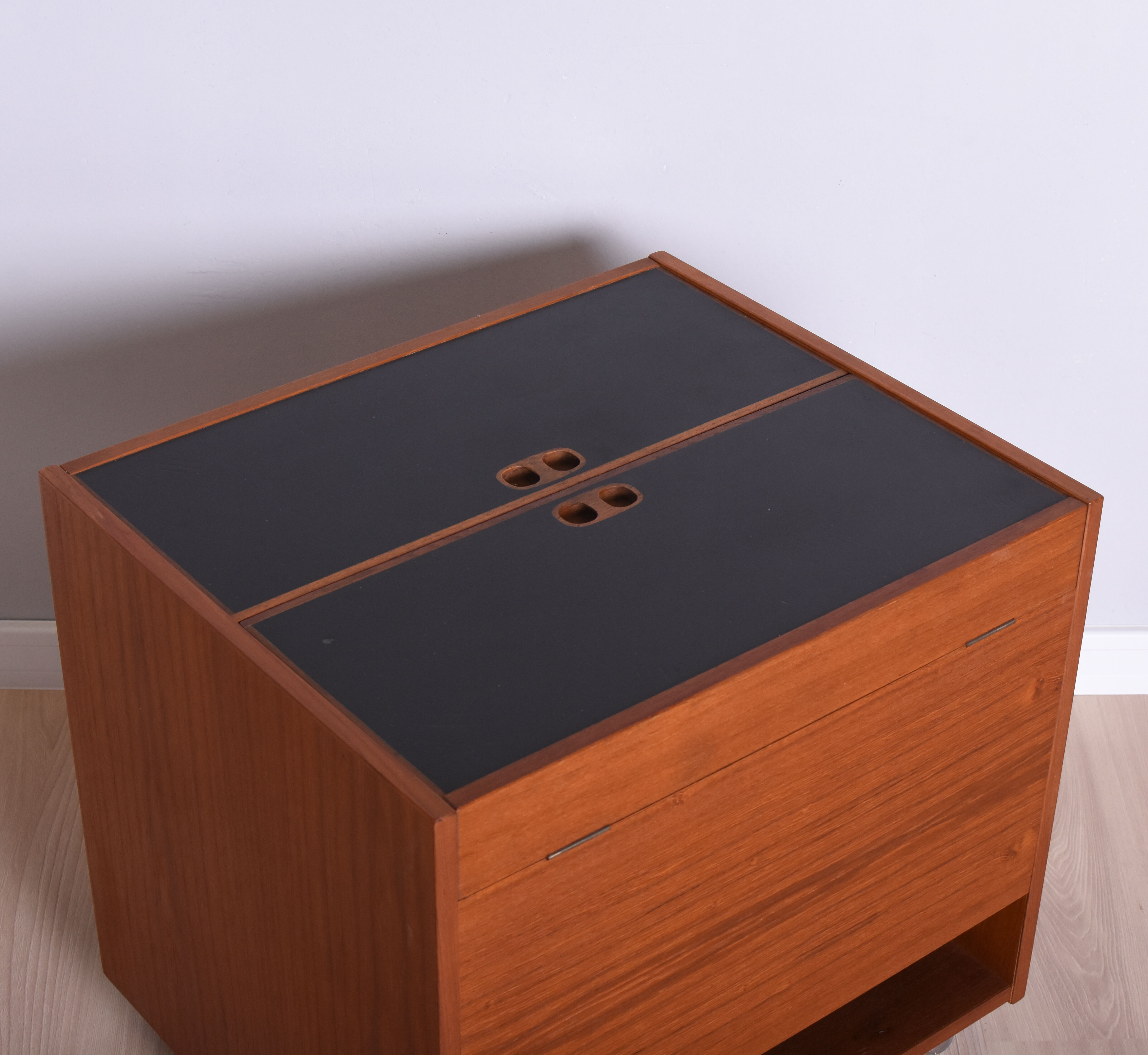 Modern teak bar cabinet from Randers Møbelfabrik, 1960s