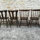 Chaises de bistrot dépareillées