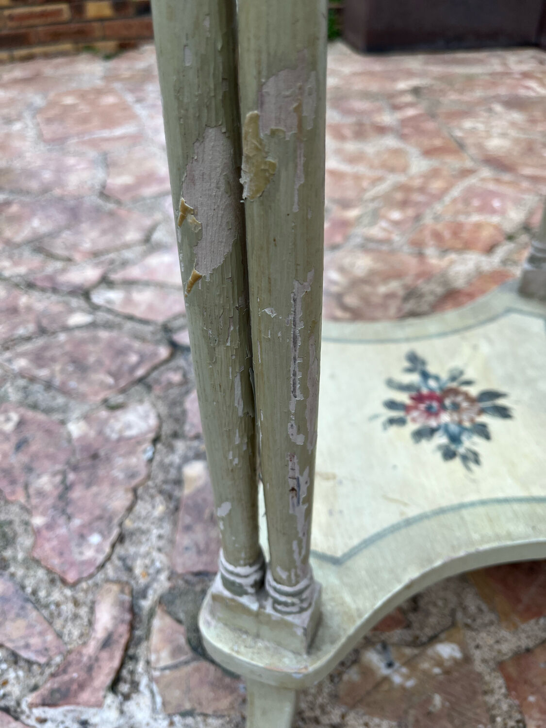 Painted wooden pedestal table