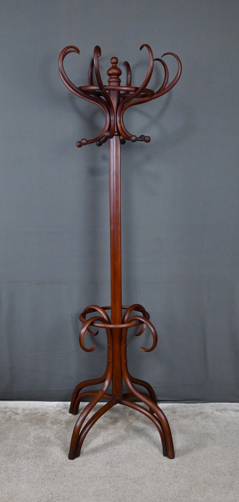 Large curved beech coat rack in the Thonet style – early 20th century