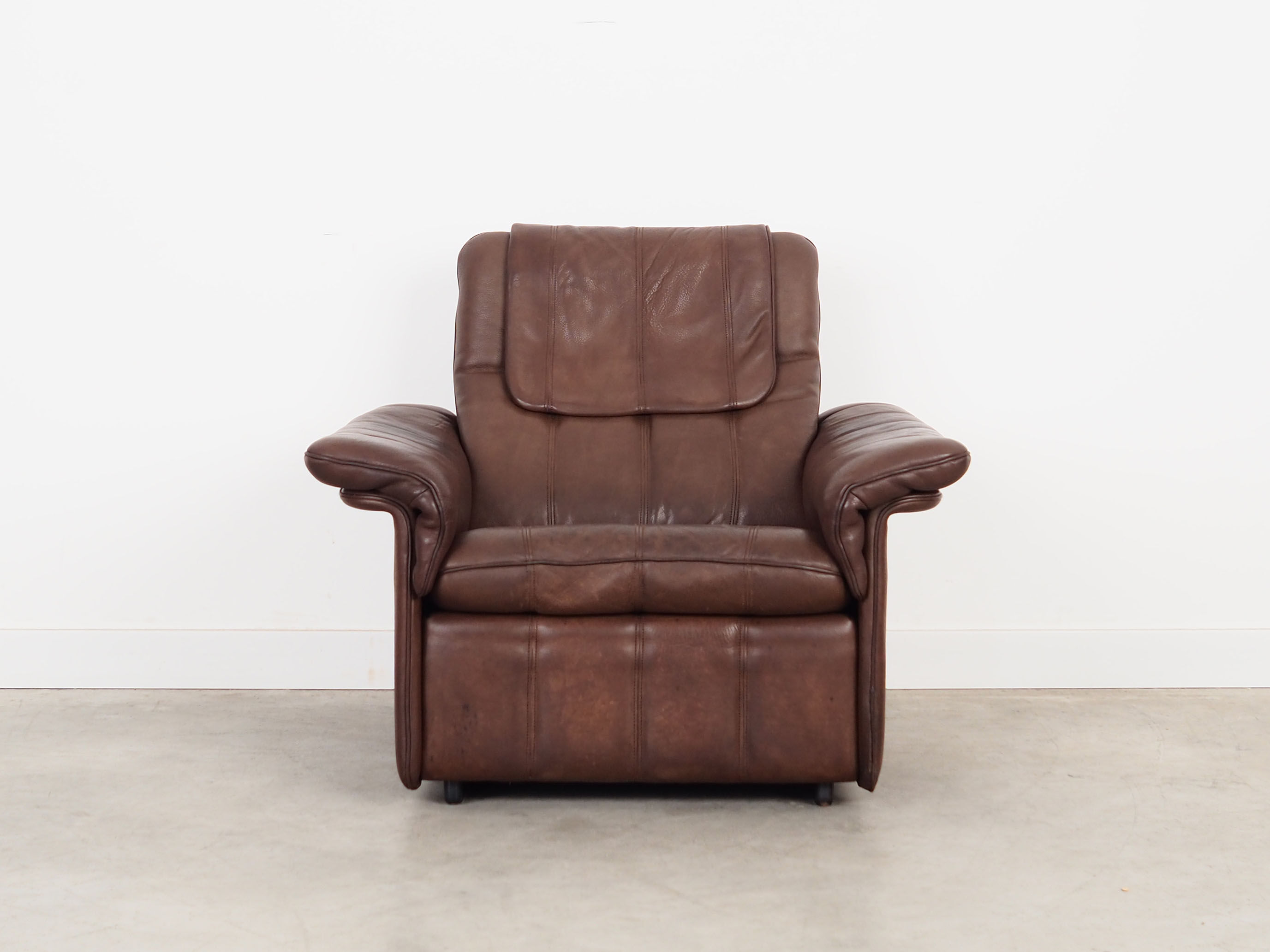 Fauteuil en cuir marron, design suisse, années 1970, fabrication: De Sede