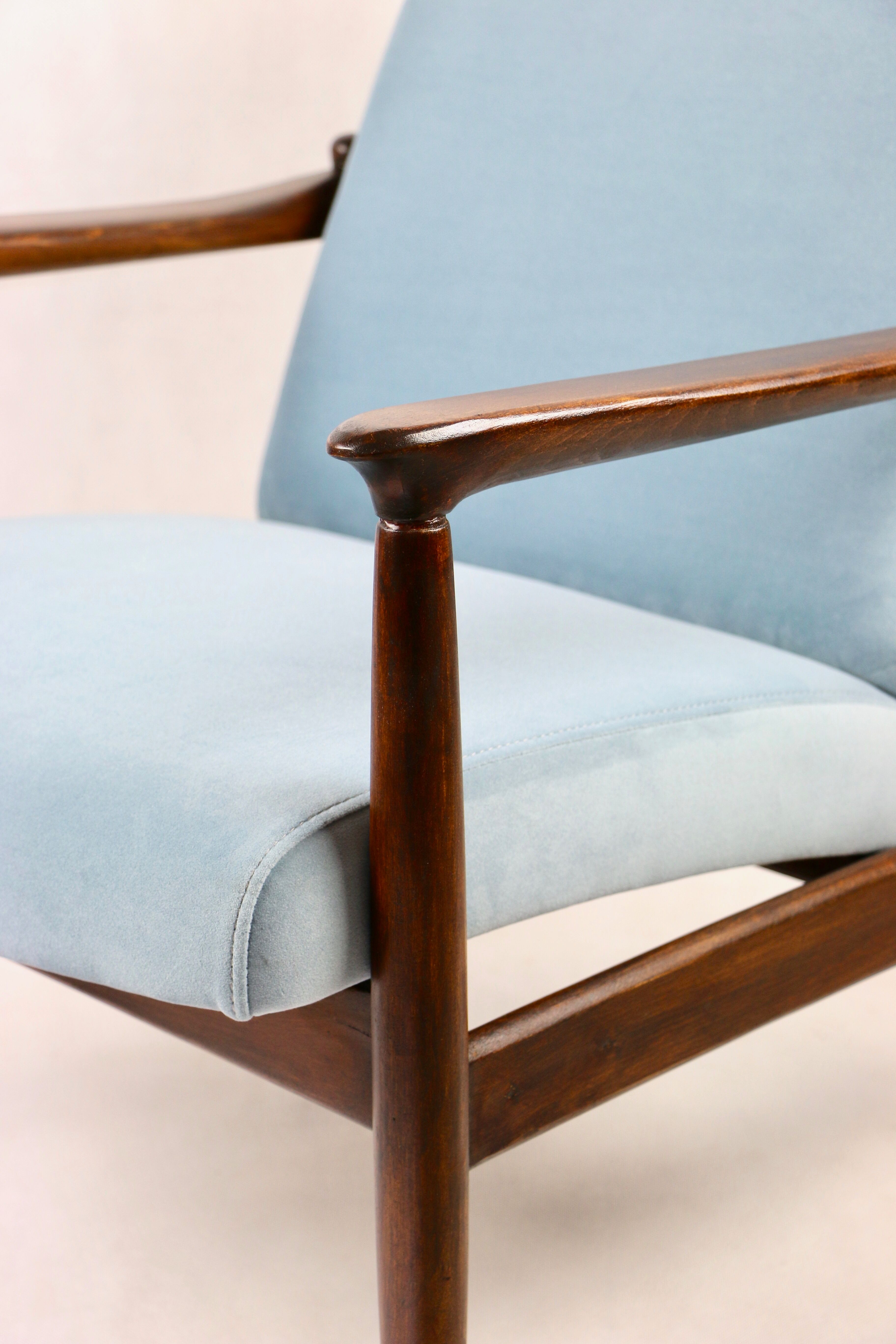 Light blue GFM-64 Armchair