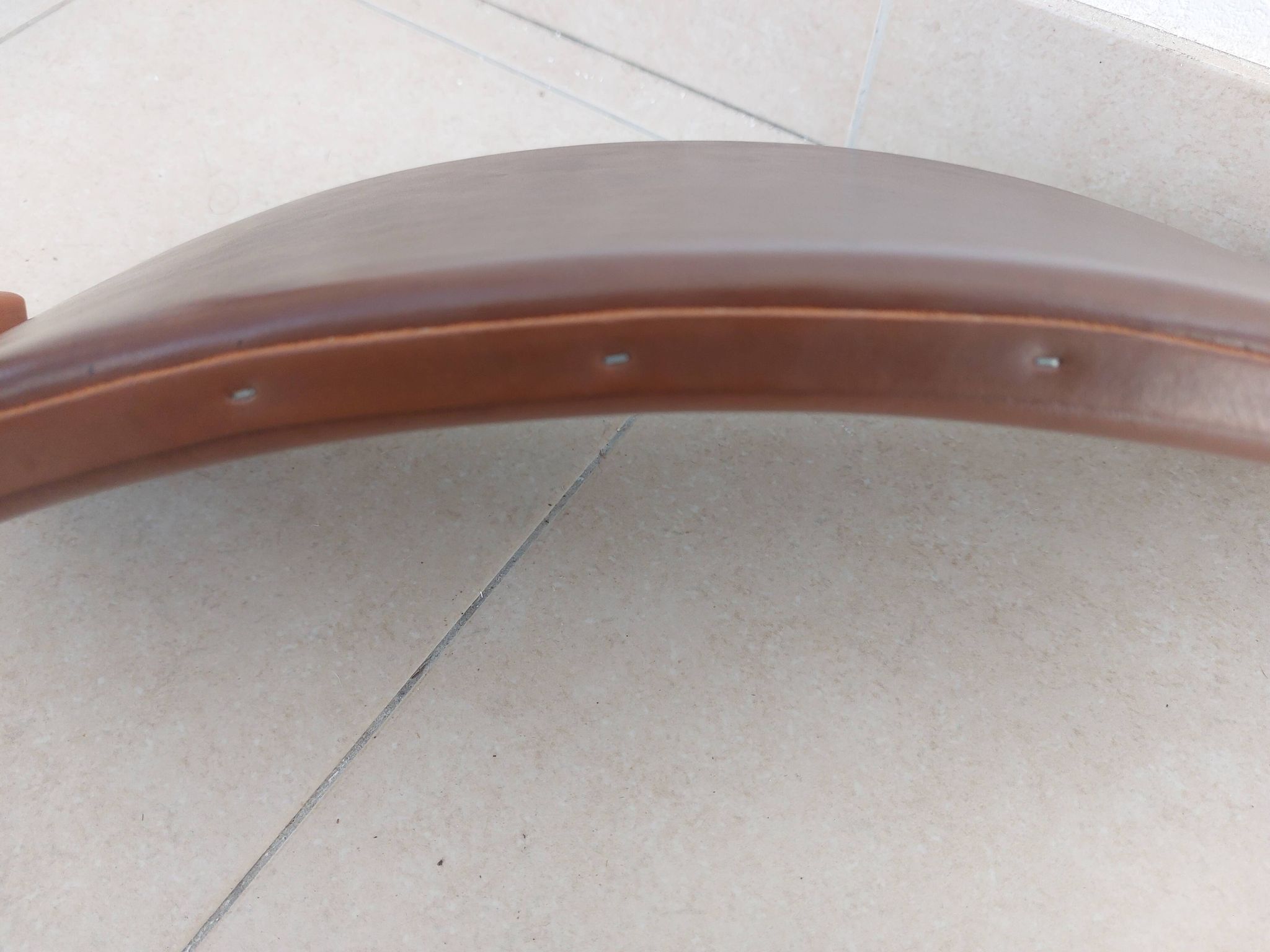 Suite de 6 chaises Luigi Gorgoni – Roche Bobois – Orme massif & Cuir – Vint