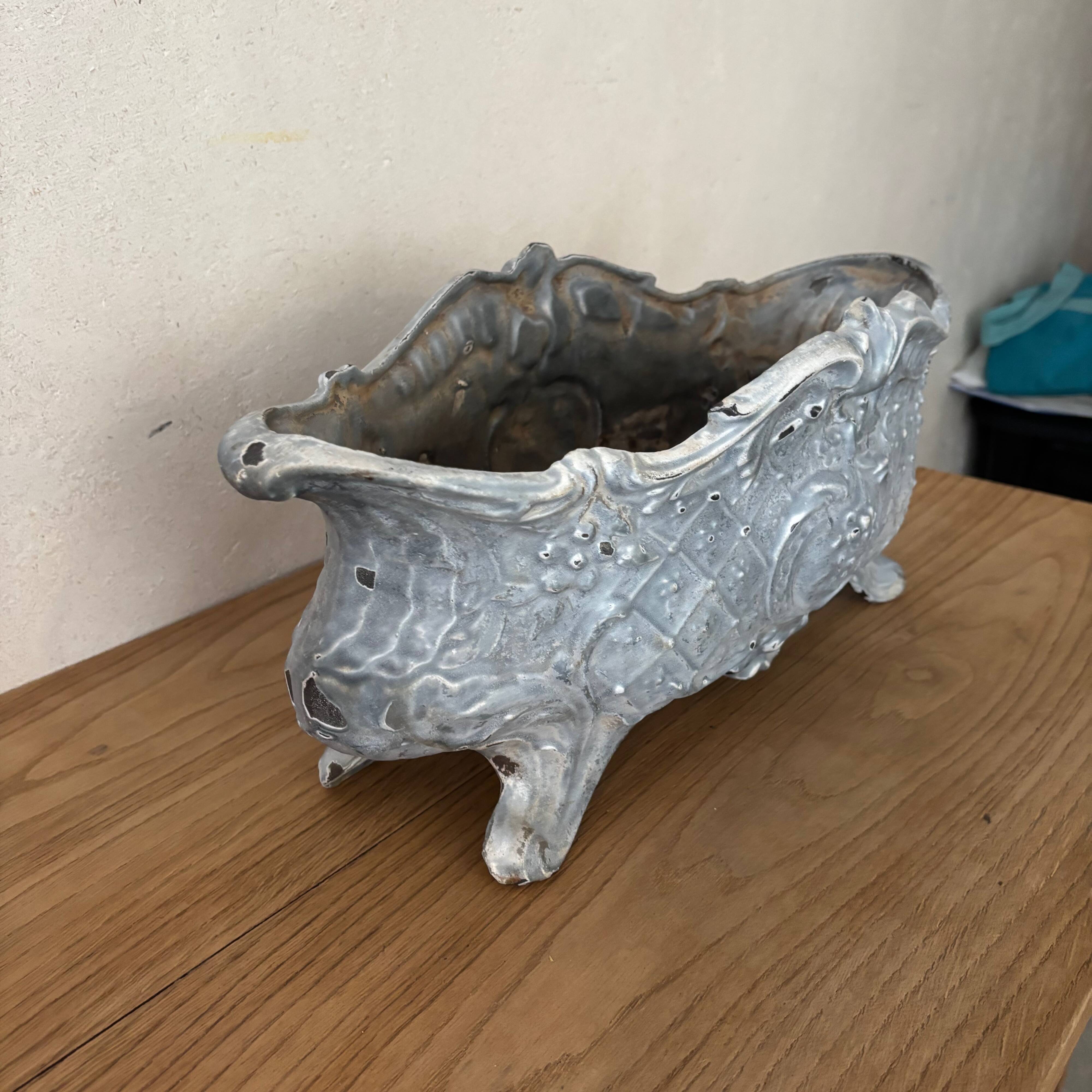 Cast iron planter, enamelled