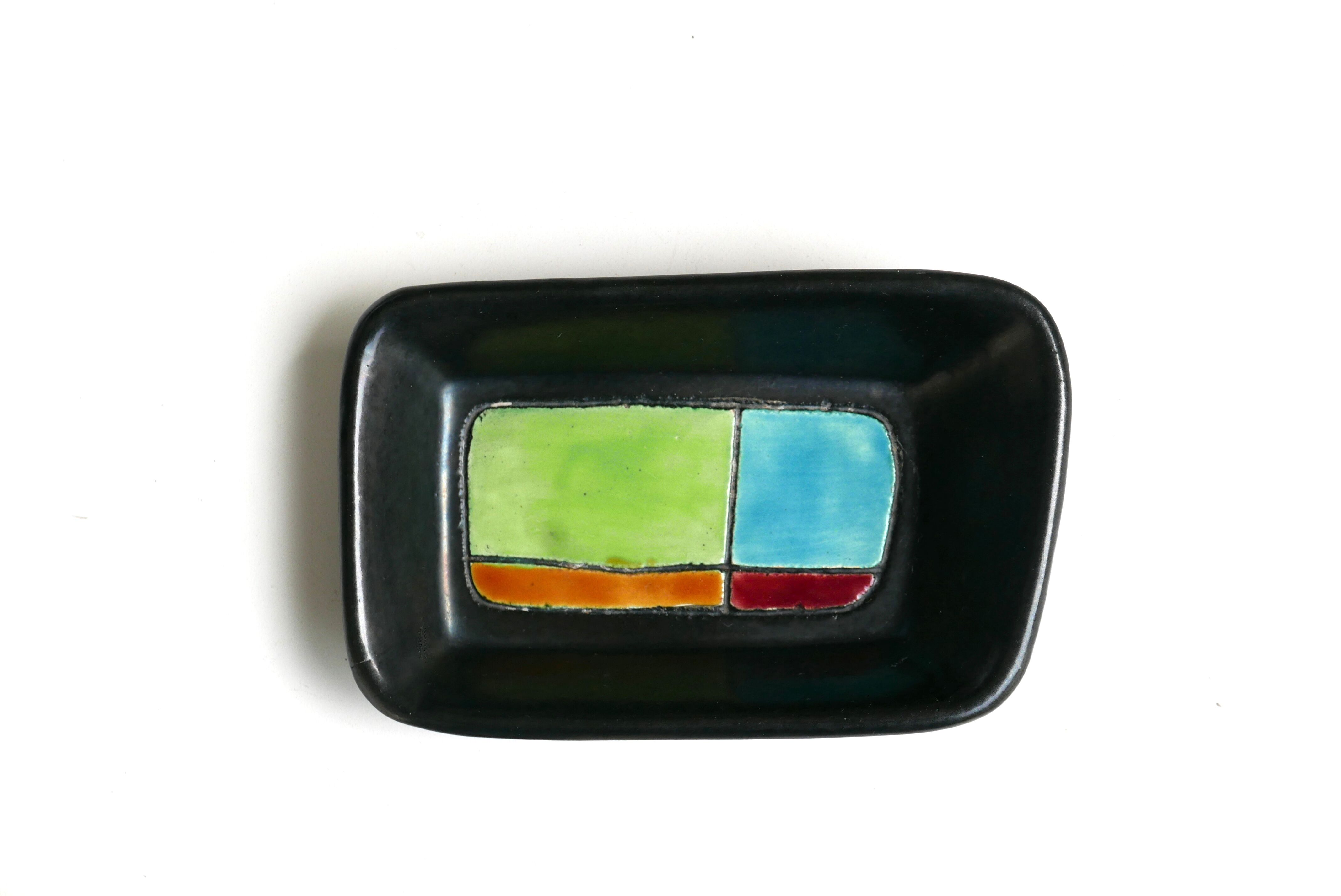 Vide poche en céramique noire, décor incisé, années 50