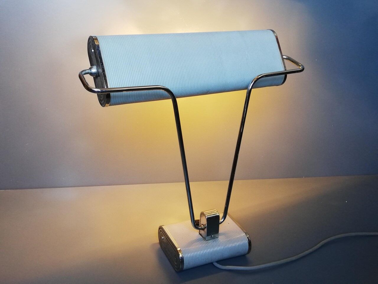 Jumo 40s desk lamp
